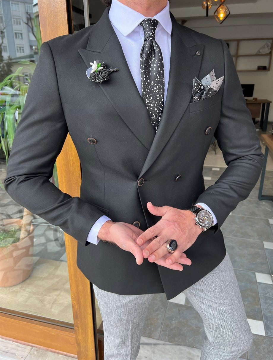 Kruvaze Kırlangıç Yaka Slim Fit Ceket ürünü OUTERWEAR kategorisinde sizleri bekliyor.