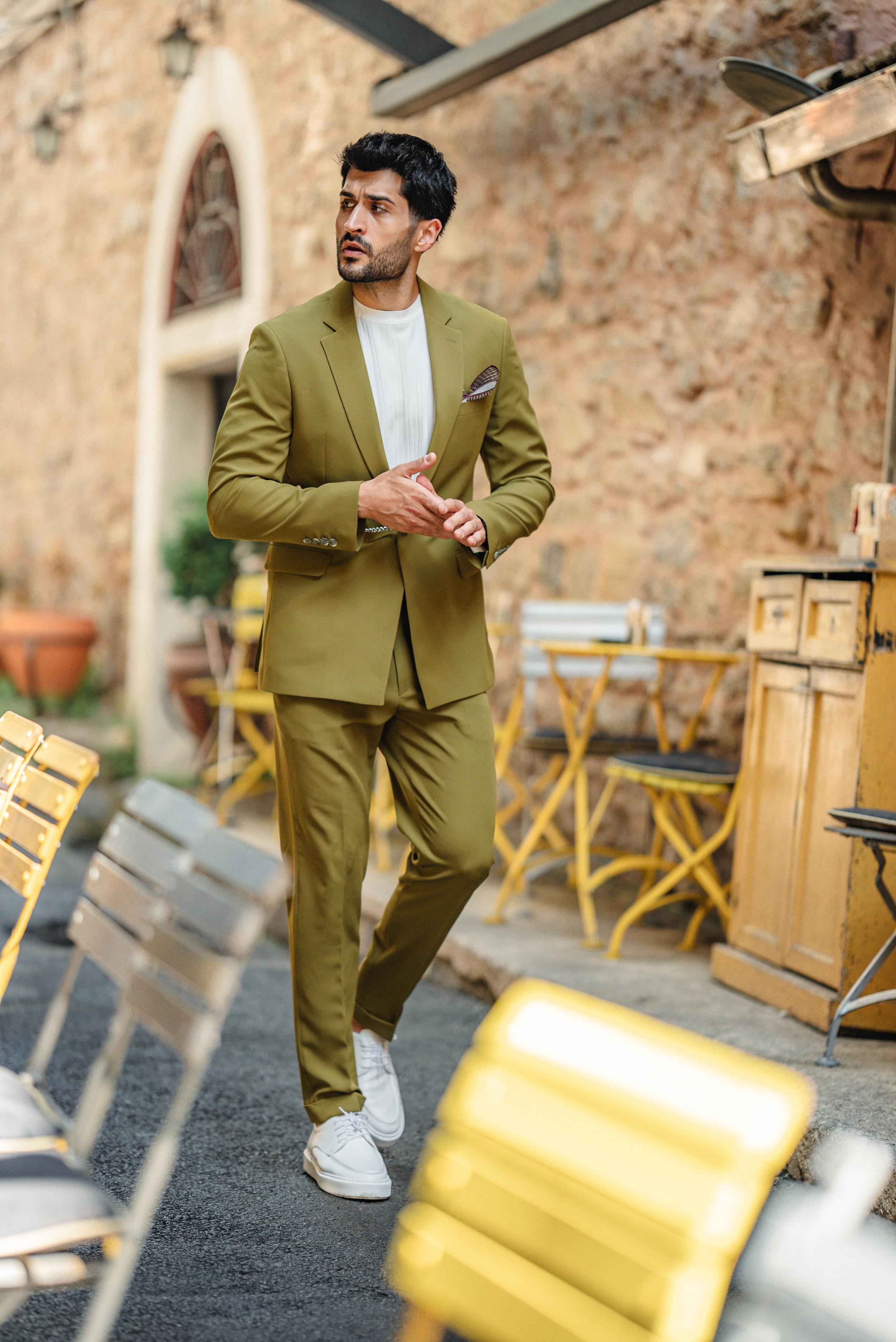 Mono Collar Custom Design Suit ürünü SUIT kategorisinde sizleri bekliyor.