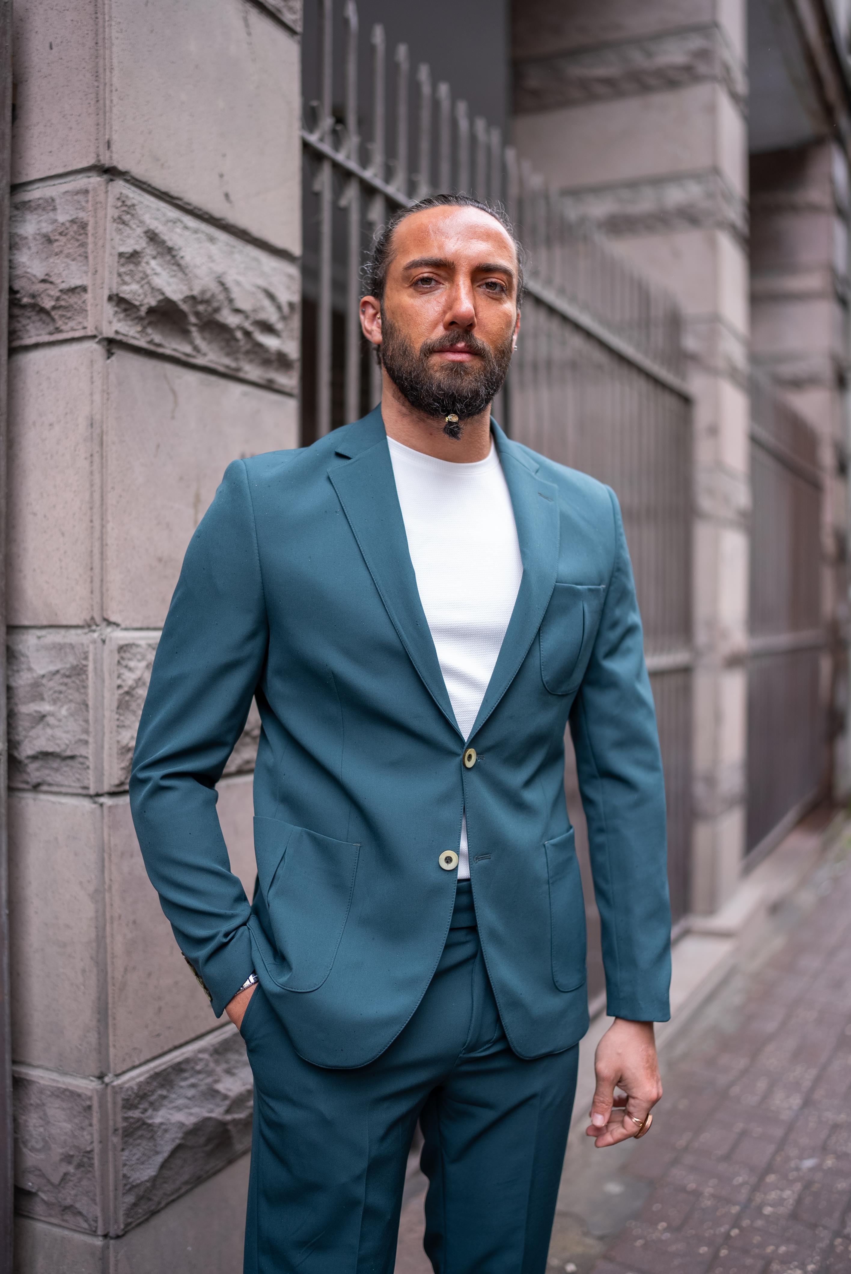 Mono Yaka Torba Cep Slim Fit Takım Elbise ürünü TAKIM ELBİSE kategorisinde sizleri bekliyor.
