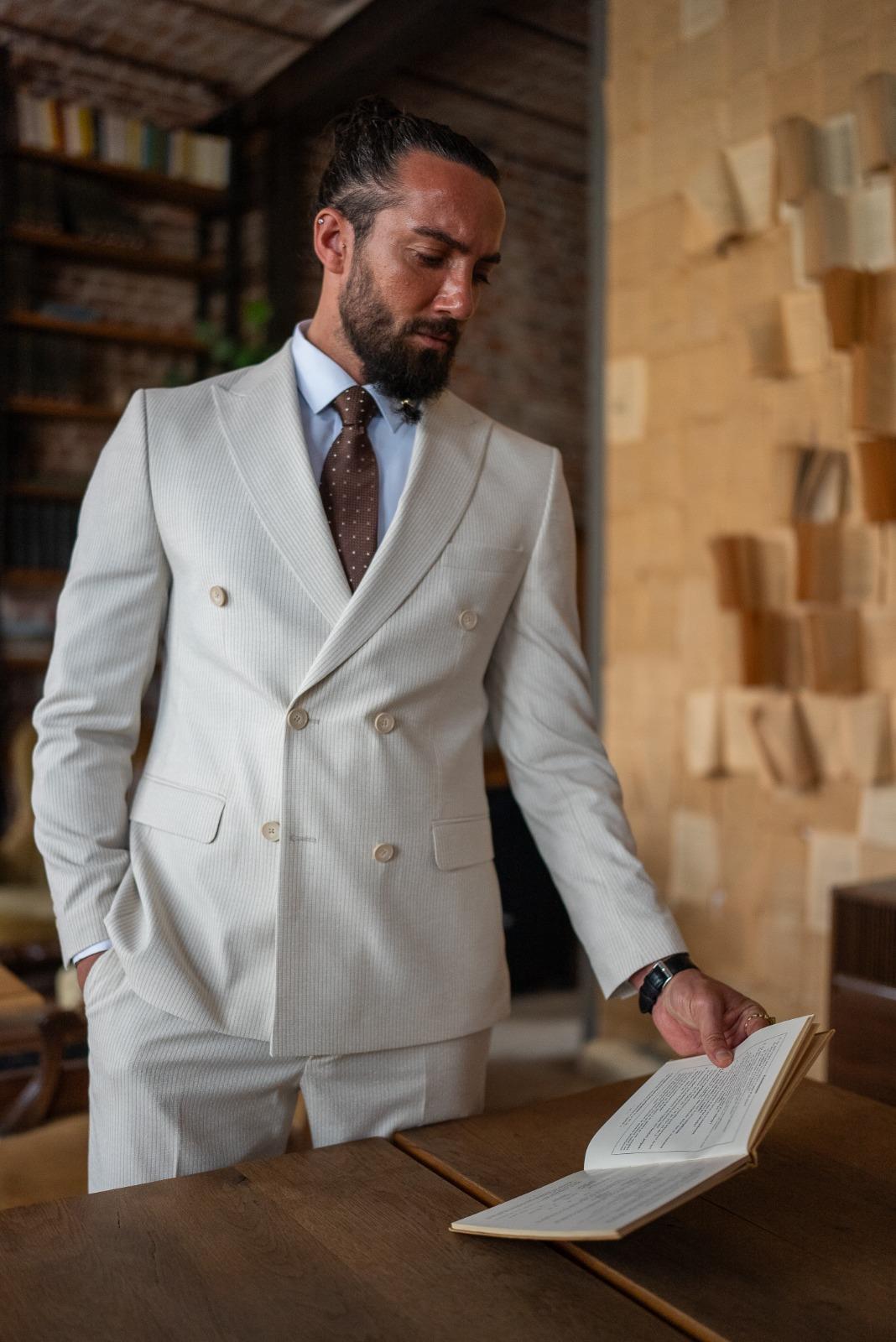 Special Design Stripe Detailed Double Breasted Suit ürünü SUIT kategorisinde sizleri bekliyor.