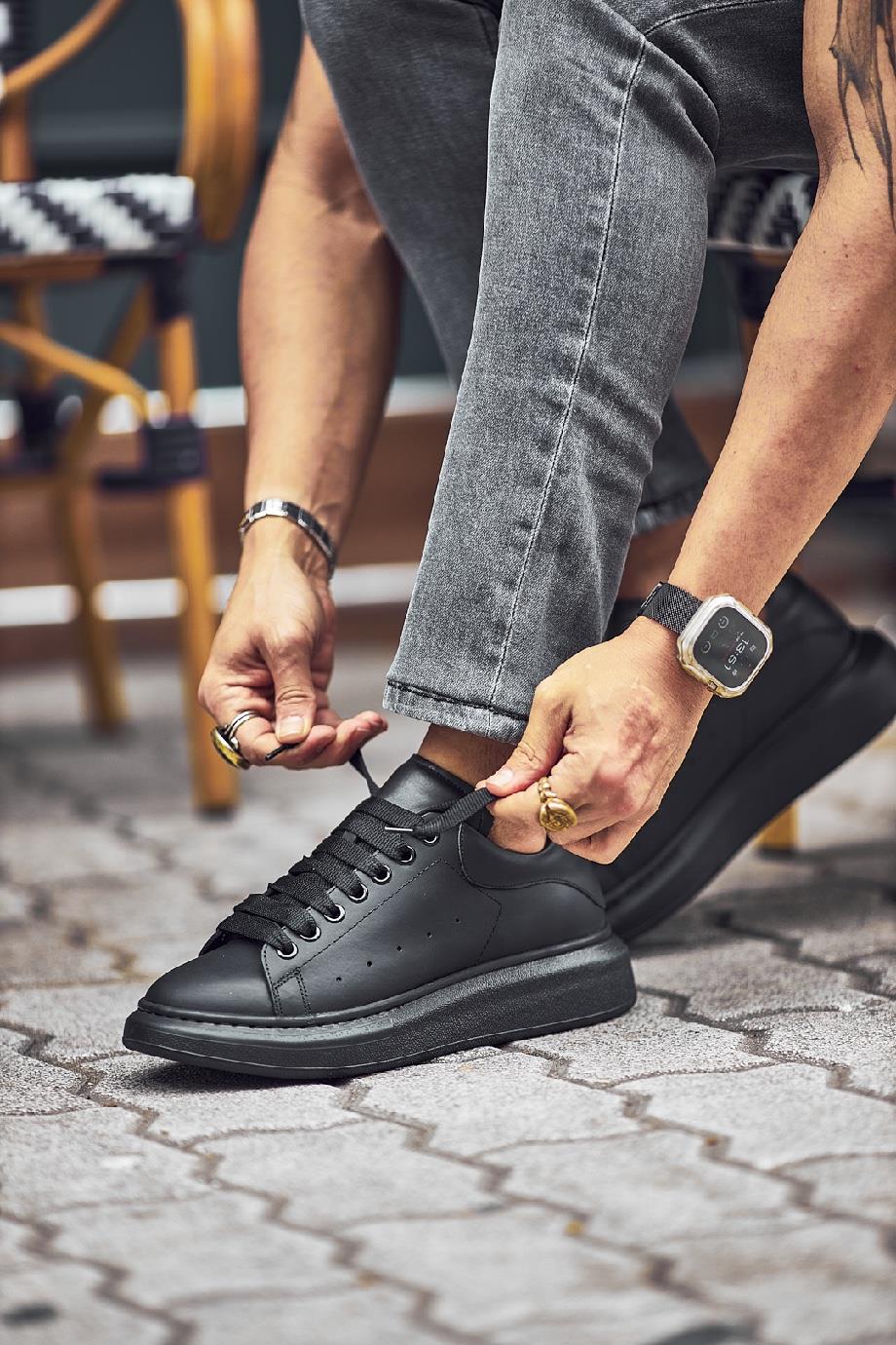 Özel Tasarım Deri Sneakers Ayakkabı Siyah ürünü NEW SEASON kategorisinde sizleri bekliyor.