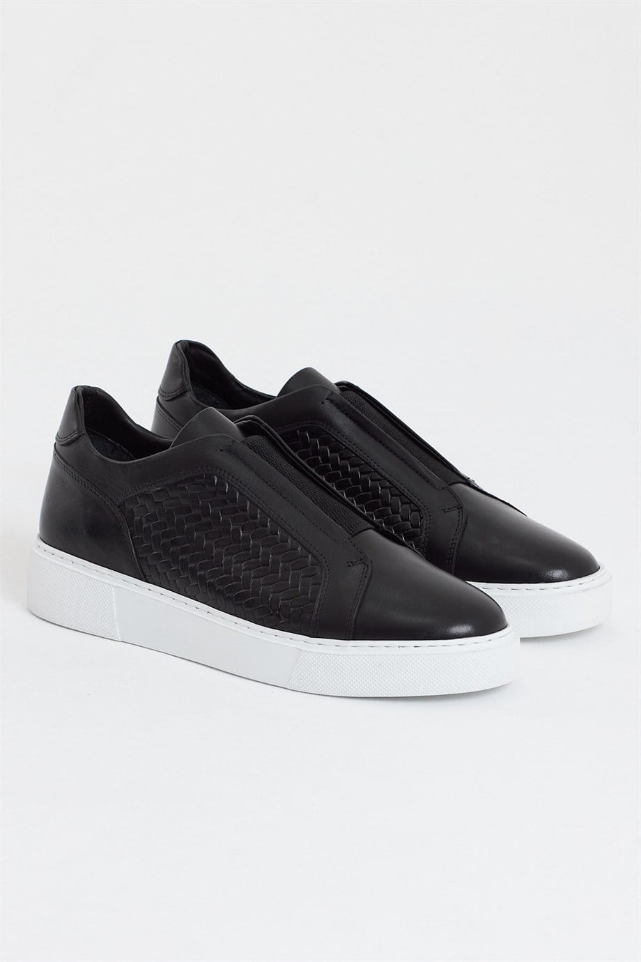 Özel Tasarım Hasır Detay Sneakers ürünü YENİ SEZON kategorisinde sizleri bekliyor.