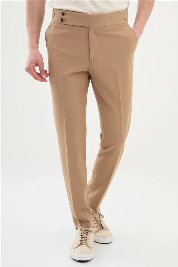 Özel Tasarım Kemer Detaylı Slim Fit Kumaş Pantolon Camel ürünü KUMAŞ PANTOLON kategorisinde sizleri bekliyor.