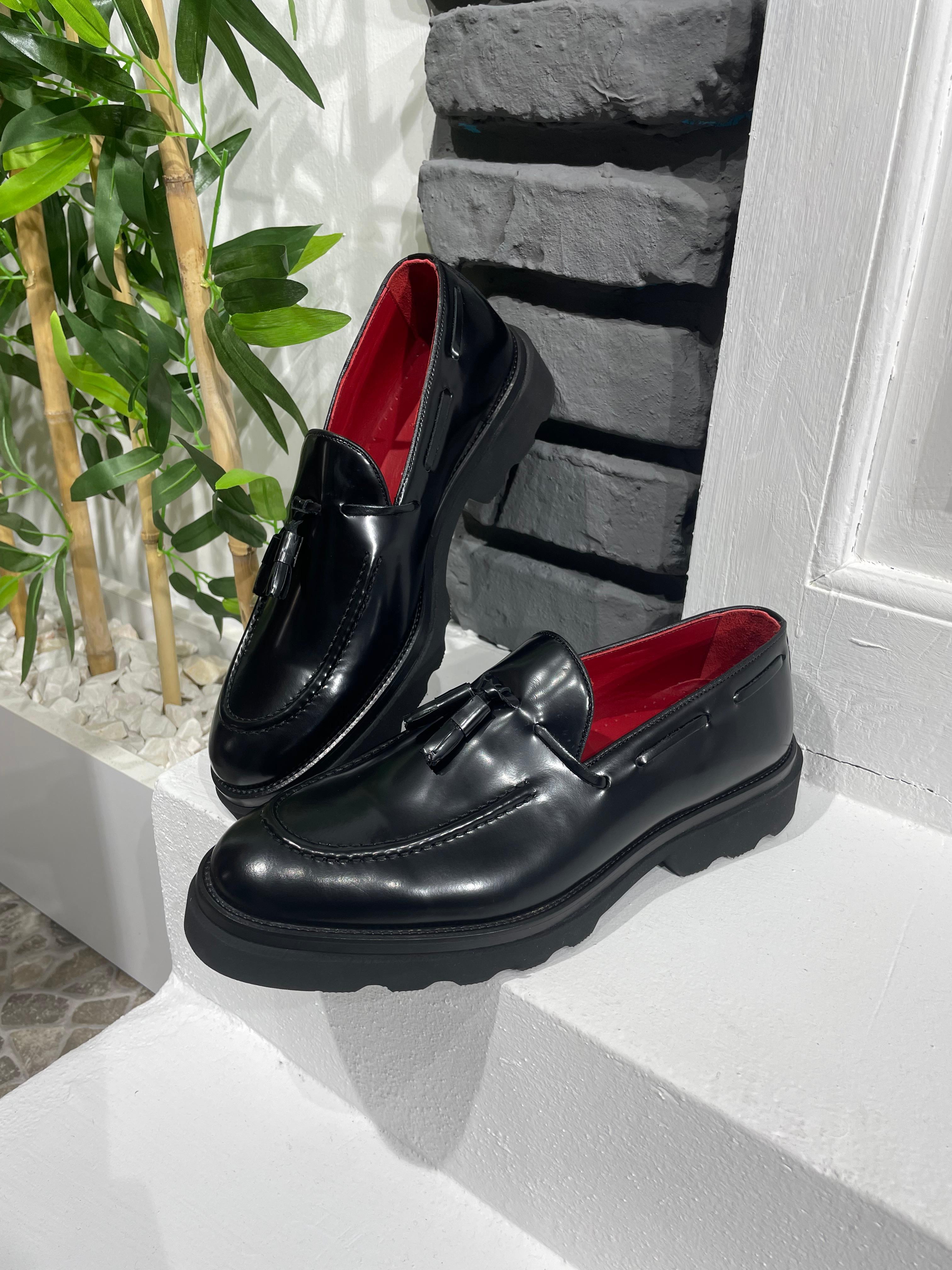 Special Design Stylish Patent Leather Shoes ürünü NEW SEASON kategorisinde sizleri bekliyor.