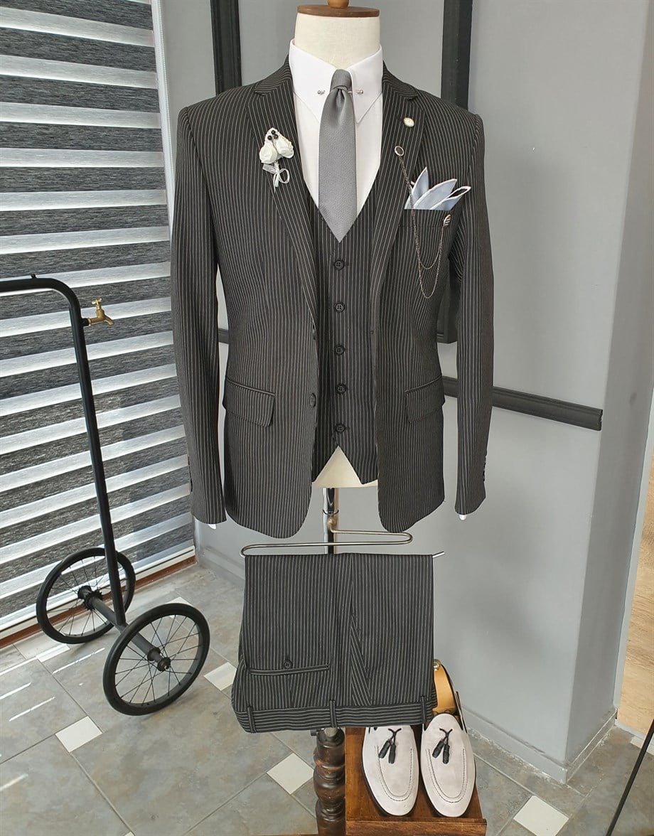 Özel Tasarım Slim Fit Çizgili Takım Elbise ürünü TAKIM ELBİSE kategorisinde sizleri bekliyor.