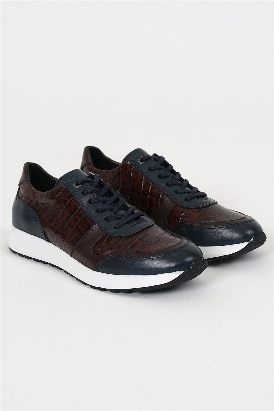 Özel Tasarım Sneakers ürünü SNEAKER kategorisinde sizleri bekliyor.