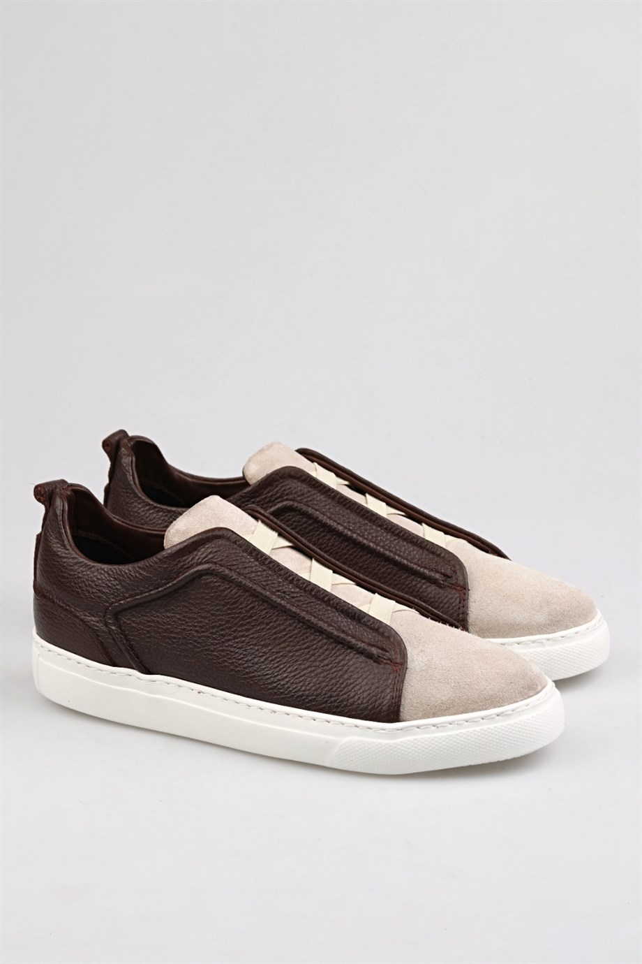 Özel Tasarım Sneakers ürünü NEW SEASON kategorisinde sizleri bekliyor.