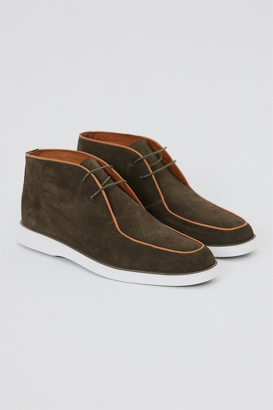 Special Design Suede Chukka Boots ürünü SHOES kategorisinde sizleri bekliyor.
