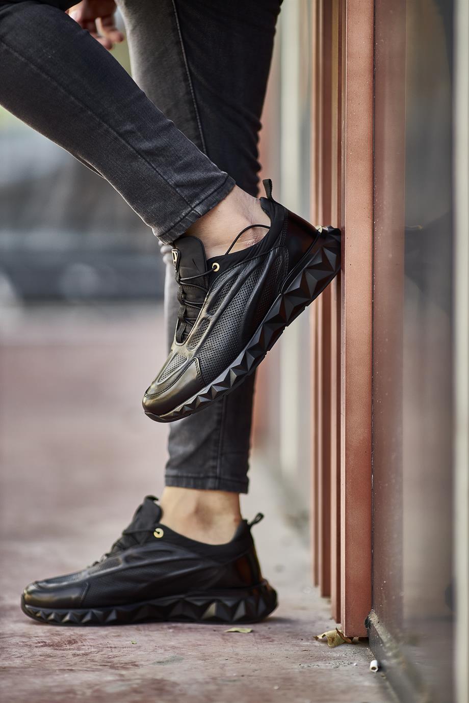 Specially Designed Tractor Sole Boots with Lacing Detail ürünü NEW SEASON kategorisinde sizleri bekliyor.
