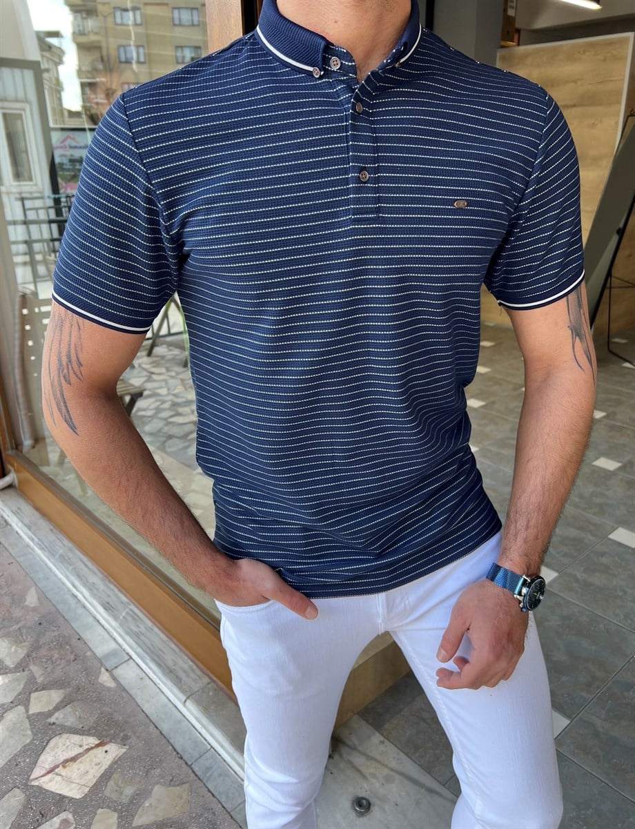 Polo yaka Kendinden Desenli T-shirt ürünü ÜST GİYİM kategorisinde sizleri bekliyor.