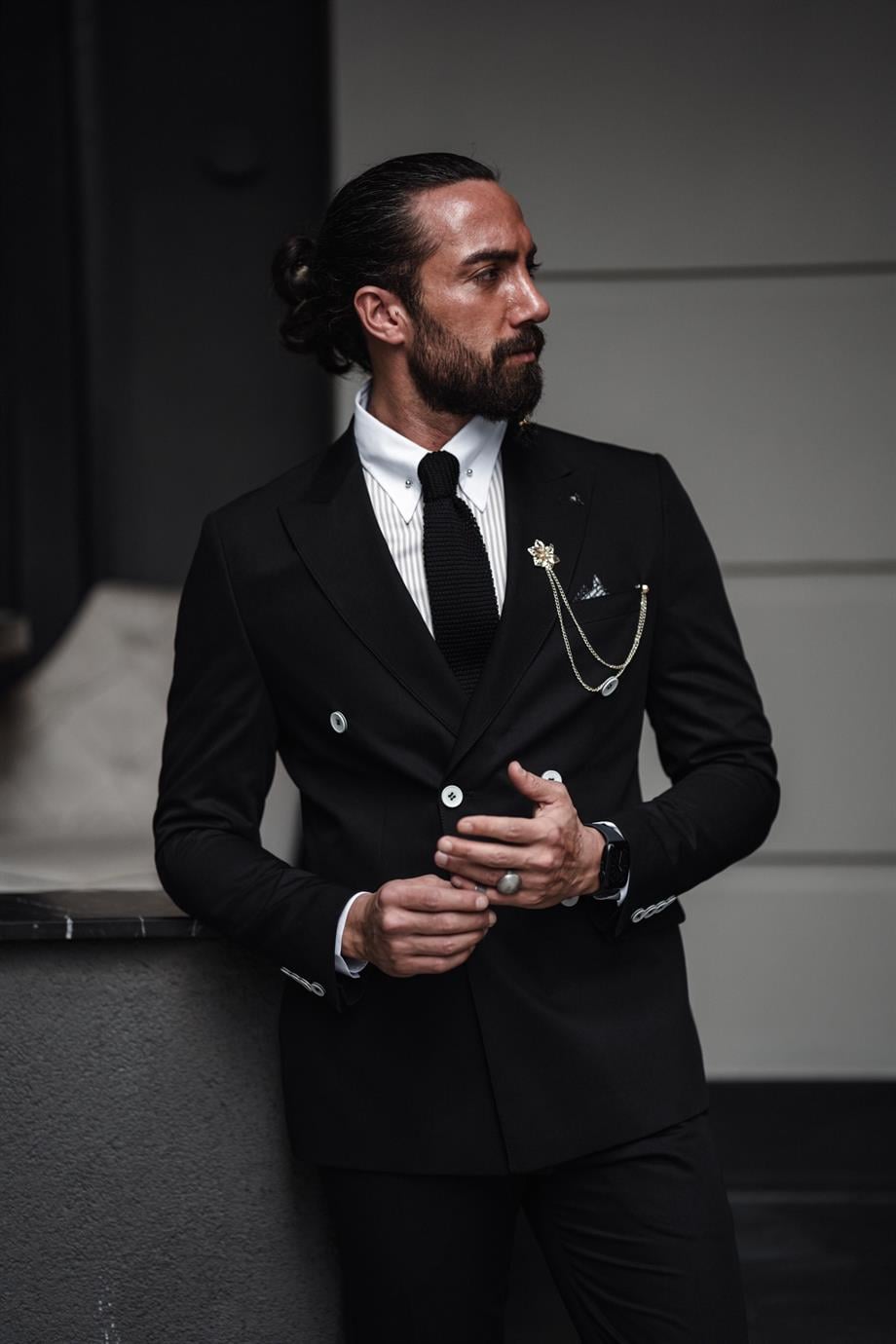 Sivri Yaka Kruvaze Slim Fit Takım Elbise ürünü TAKIM ELBİSE kategorisinde sizleri bekliyor.