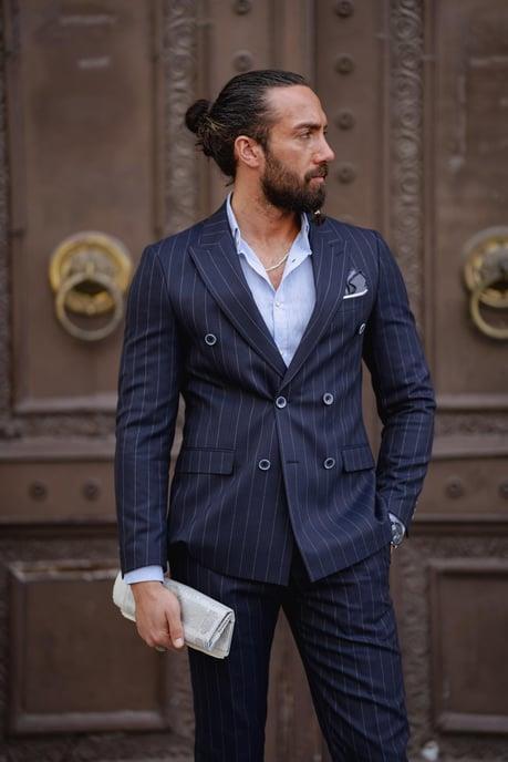 Sivri Yaka Kruvaze Slim Fit Takım Elbise ürünü TAKIM ELBİSE kategorisinde sizleri bekliyor.