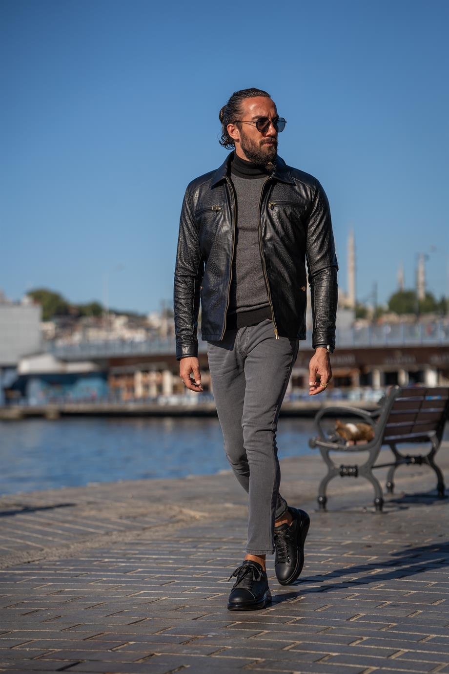 Slim Fit Özel Tasarım Deri Mont ürünü DIŞ GİYİM kategorisinde sizleri bekliyor.