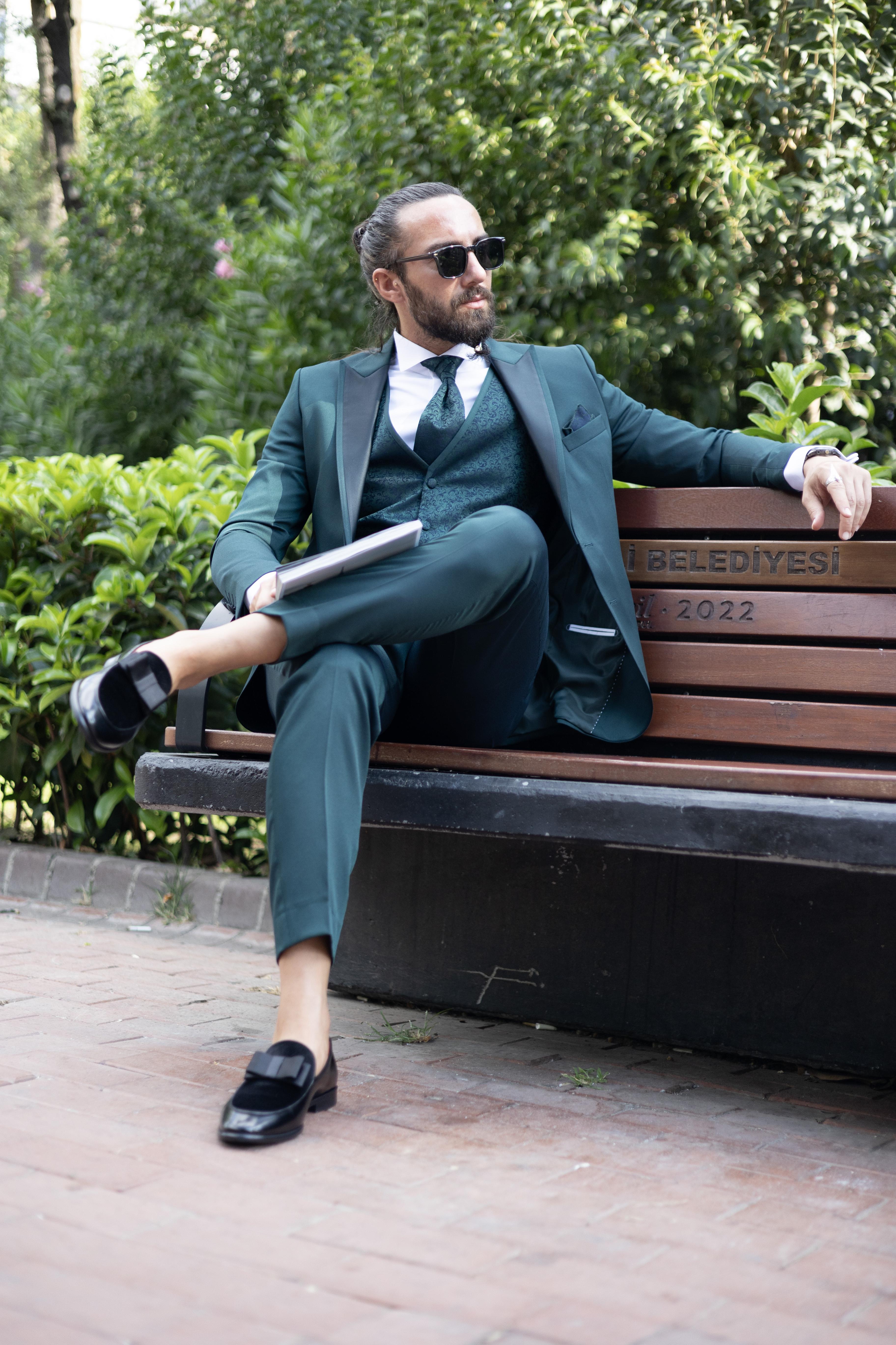 Slim Fit Saten Yaka Erkek Damatlık ürünü SUIT kategorisinde sizleri bekliyor.