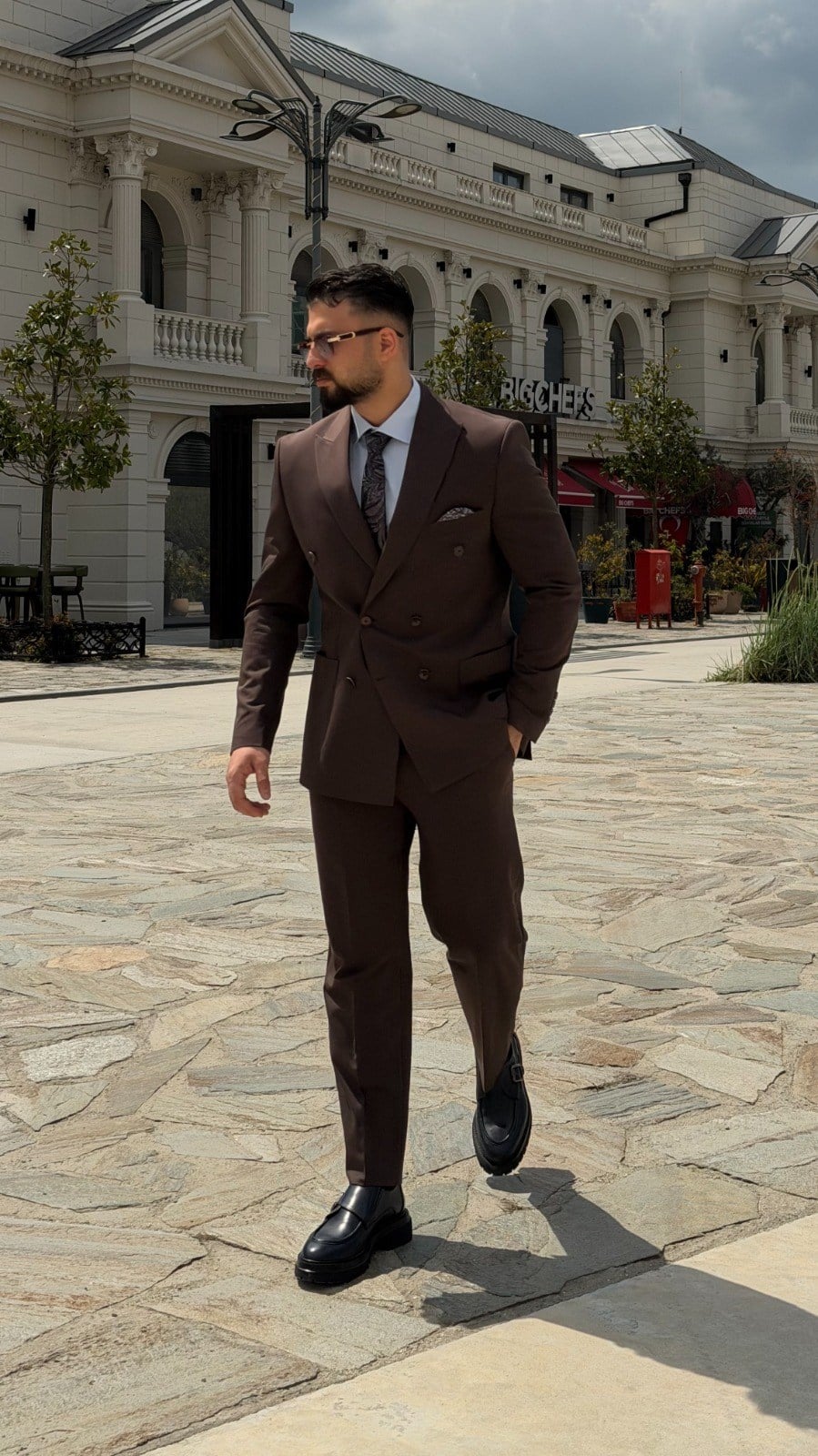 TAKIM ELBİSE KRUVAZE ürünü TAKIM ELBİSE kategorisinde sizleri bekliyor.