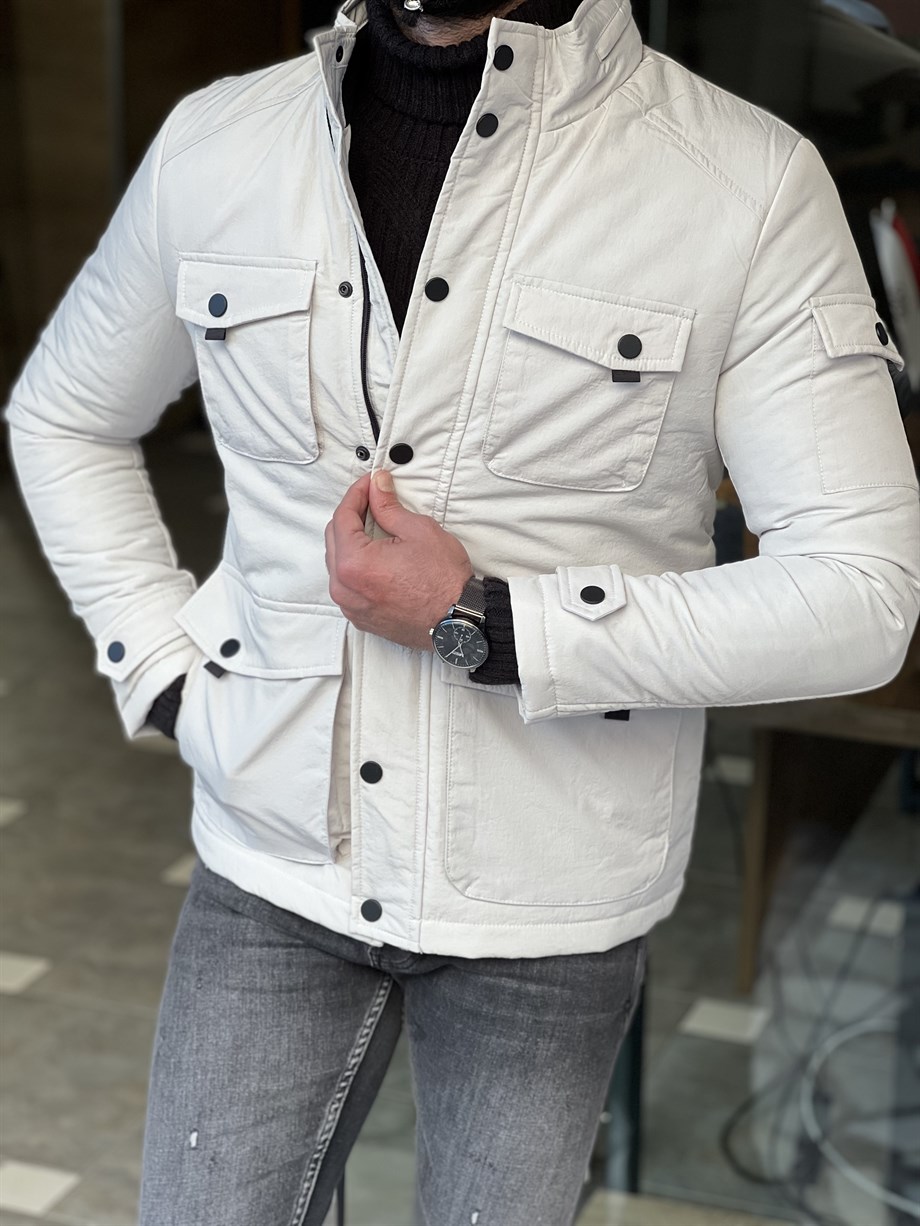 Bag Pocket Quilted Coat ürünü OUTERWEAR kategorisinde sizleri bekliyor.