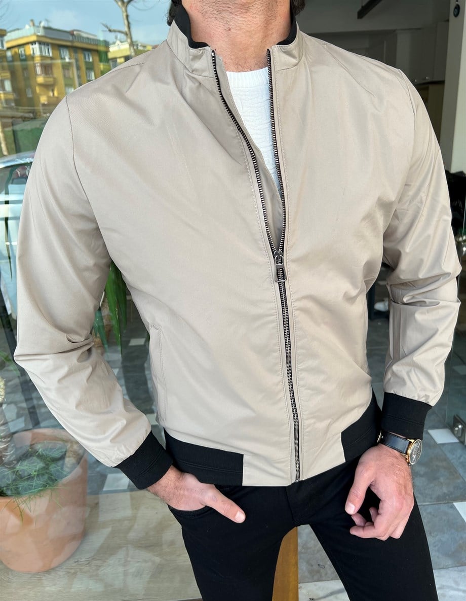 Inner Lined Bomber Jacket with Side Pockets ürünü OUTERWEAR kategorisinde sizleri bekliyor.