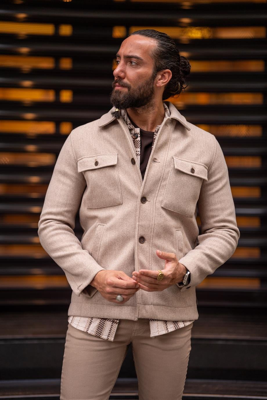 Short Cachet Coat With Side Pockets ürünü OUTERWEAR kategorisinde sizleri bekliyor.