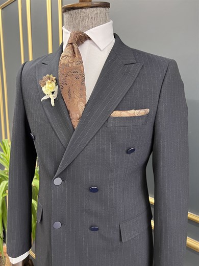 Line Detail Slim Fit Double Breasted Suit ürünü SUIT kategorisinde sizleri bekliyor.