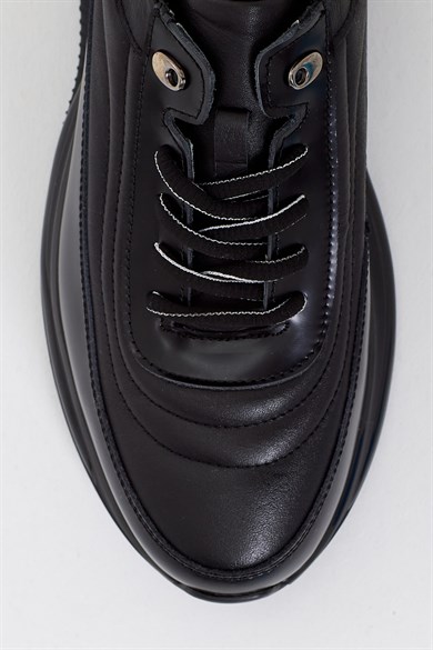 Comfort Sole Genuine Leather Sports Shoes ürünü CASUAL kategorisinde sizleri bekliyor.