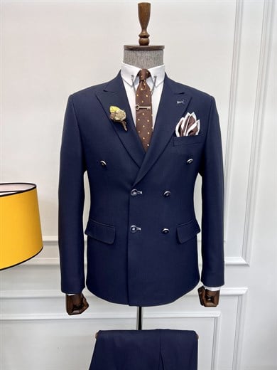 Vertical Collar Double Breasted Suit ürünü OUTERWEAR kategorisinde sizleri bekliyor.