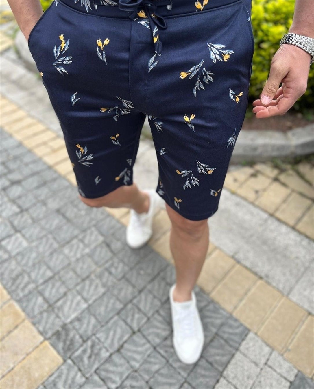 Erkek Lacivert Çiçek Desenli Kısa Pantolon Slim Fit | Agustini
