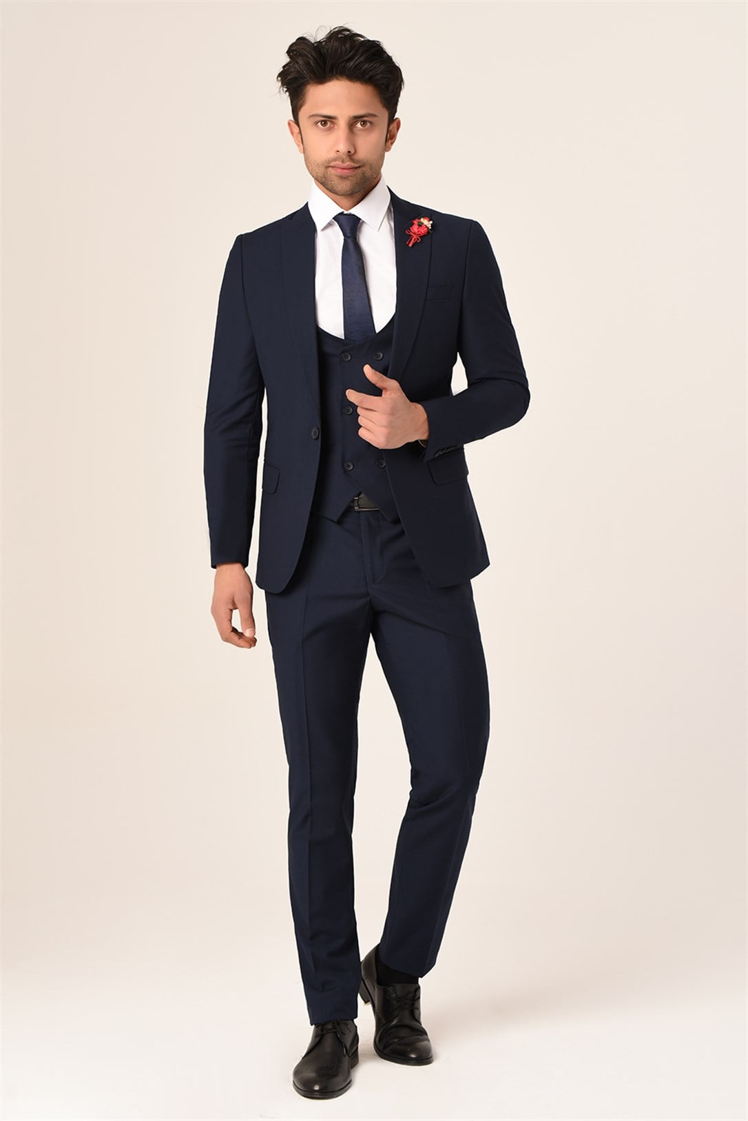 Lacivert Yelekli Erkek Sivri Yakaya Yeni Nesil Takım Elbise Slim Fit | AgustiniTAKIM ELBİSEAGUSTİNİYtk1305AGUSTİNİLacivert Yelekli Erkek Sivri Yakaya Yeni Nesil Takım Elbise Slim Fit | Agustini