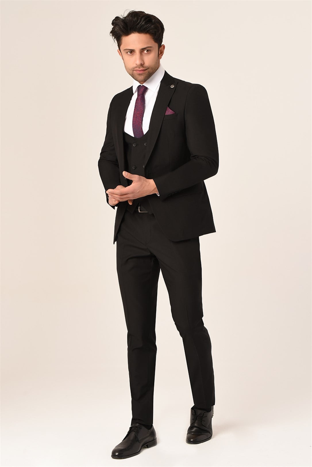 Siyah Yelekli Sivri Yaka Takım Elbise Slim Fit | AgustiniTAKIM ELBİSEAGUSTİNİYtk1308AGUSTİNİSiyah Yelekli Erkek Sivri Yaka Yeni Nesil Takım Elbise Slim Fit | Agustini