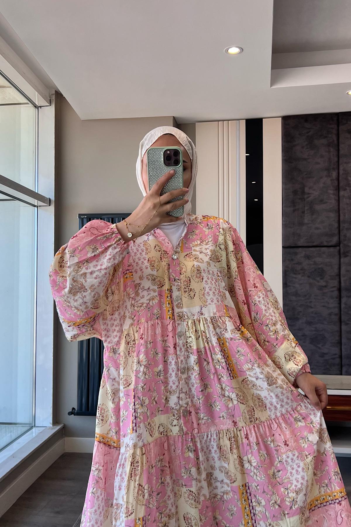 Yarım Patlı Desenli Elbise Pembe Çiçekli 