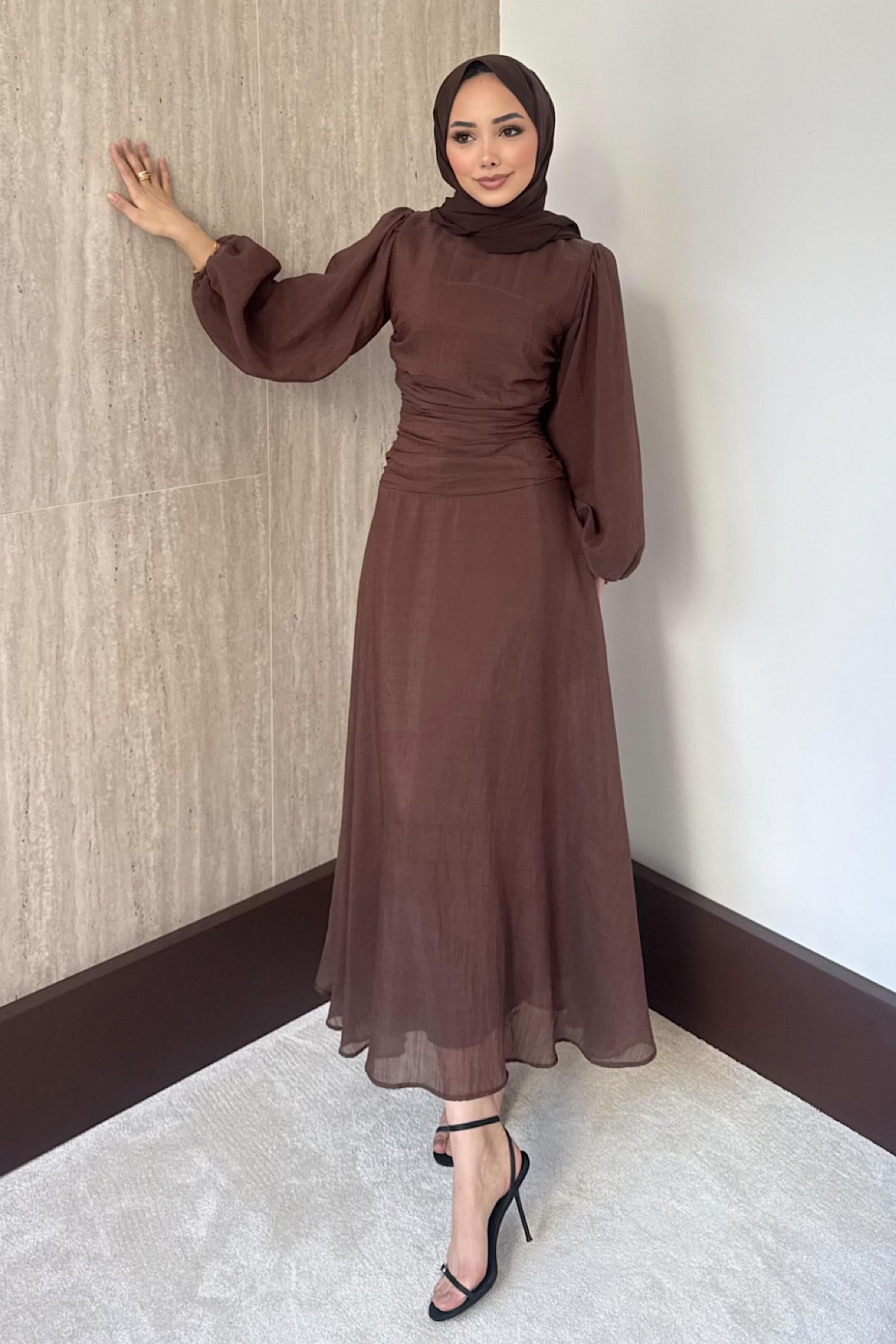 Belden Oturtmalı Elbise Kahve