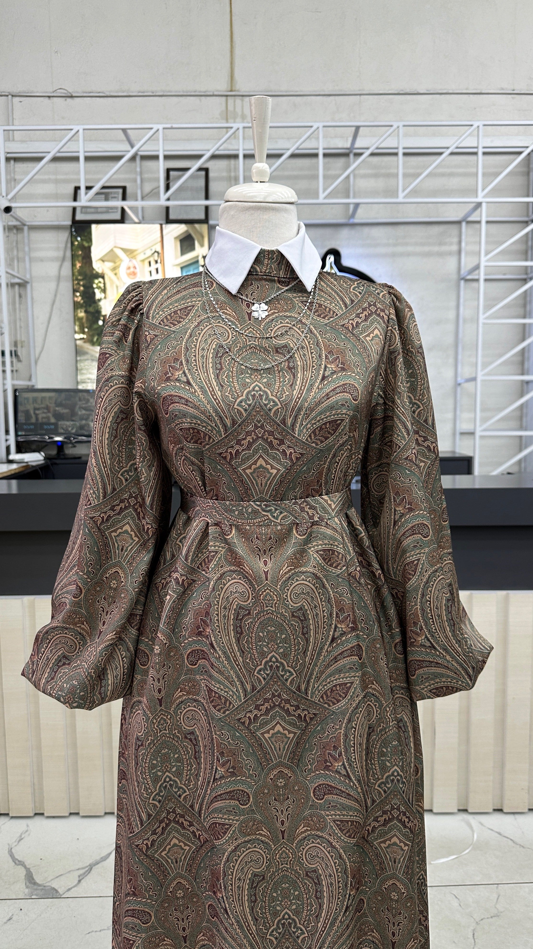 Şal Desen Saten Elbise Kahve-Yeşil