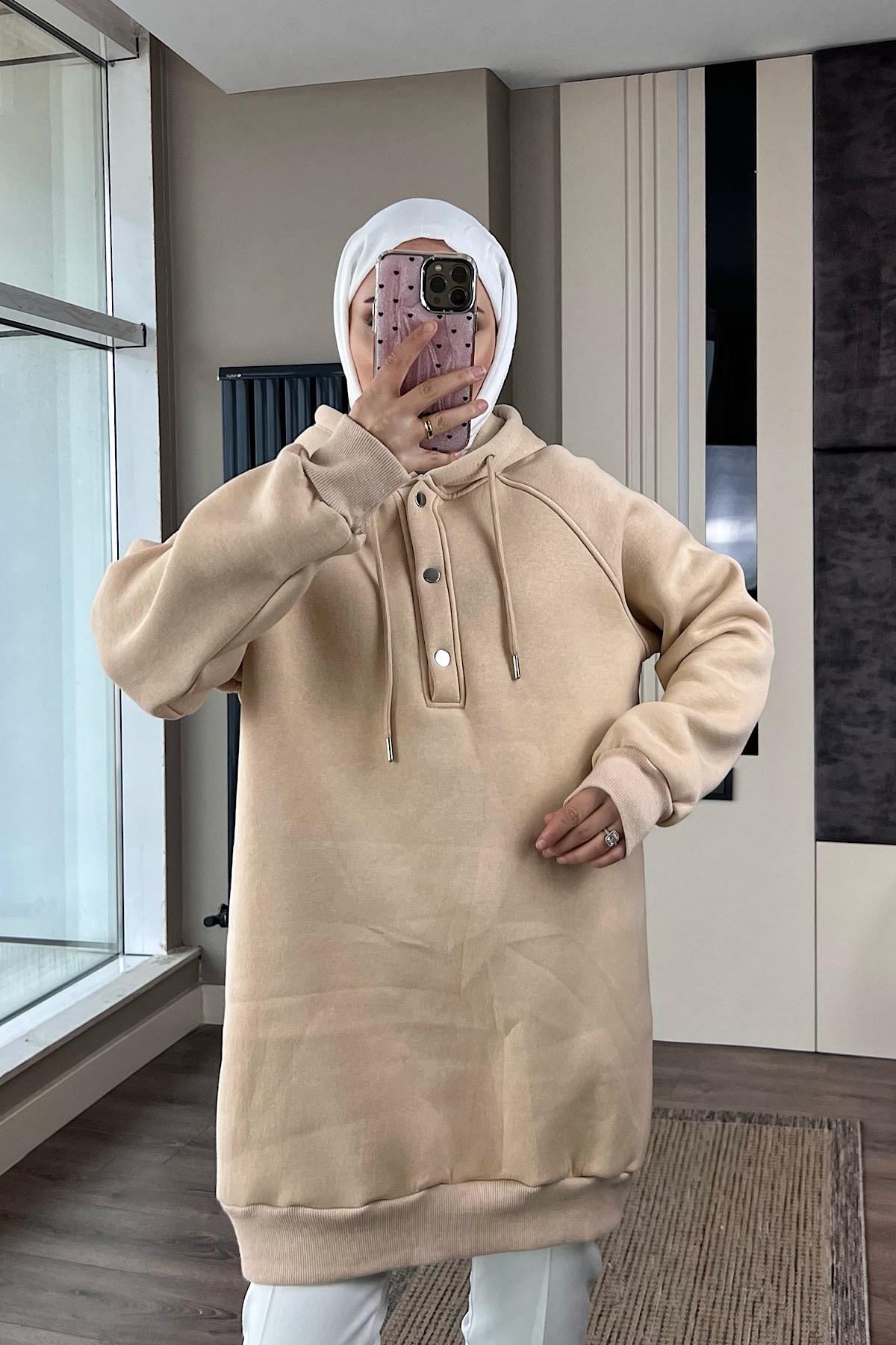 Yakası Çıtçıt Detaylı Sweat 