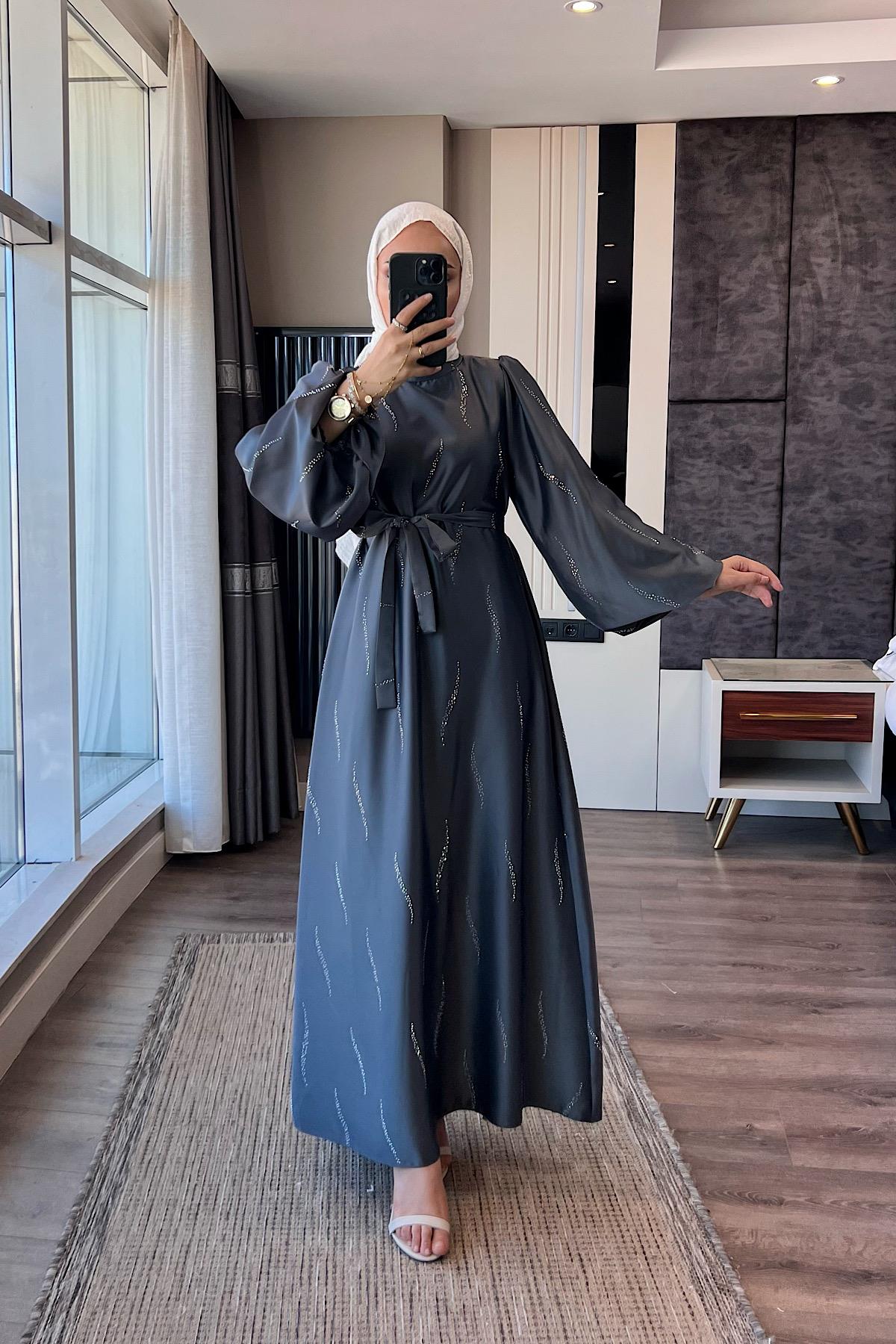 Üzeri Taş Detay Saten Elbise Gri