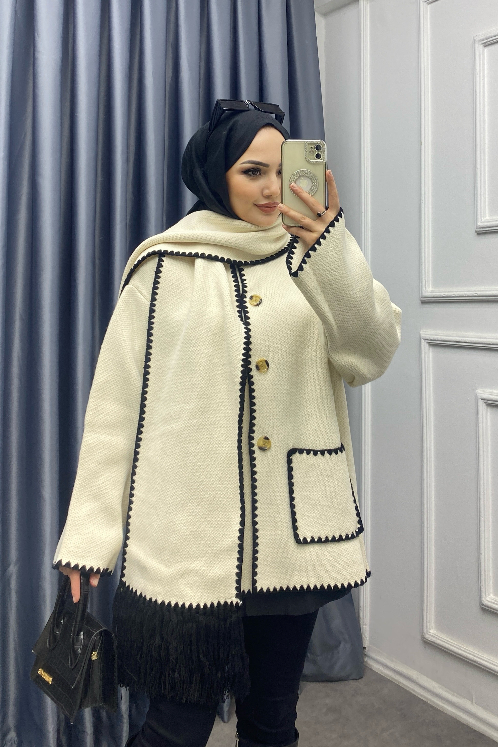 Atkı Detaylı Çelik Örgü Hırka Bej