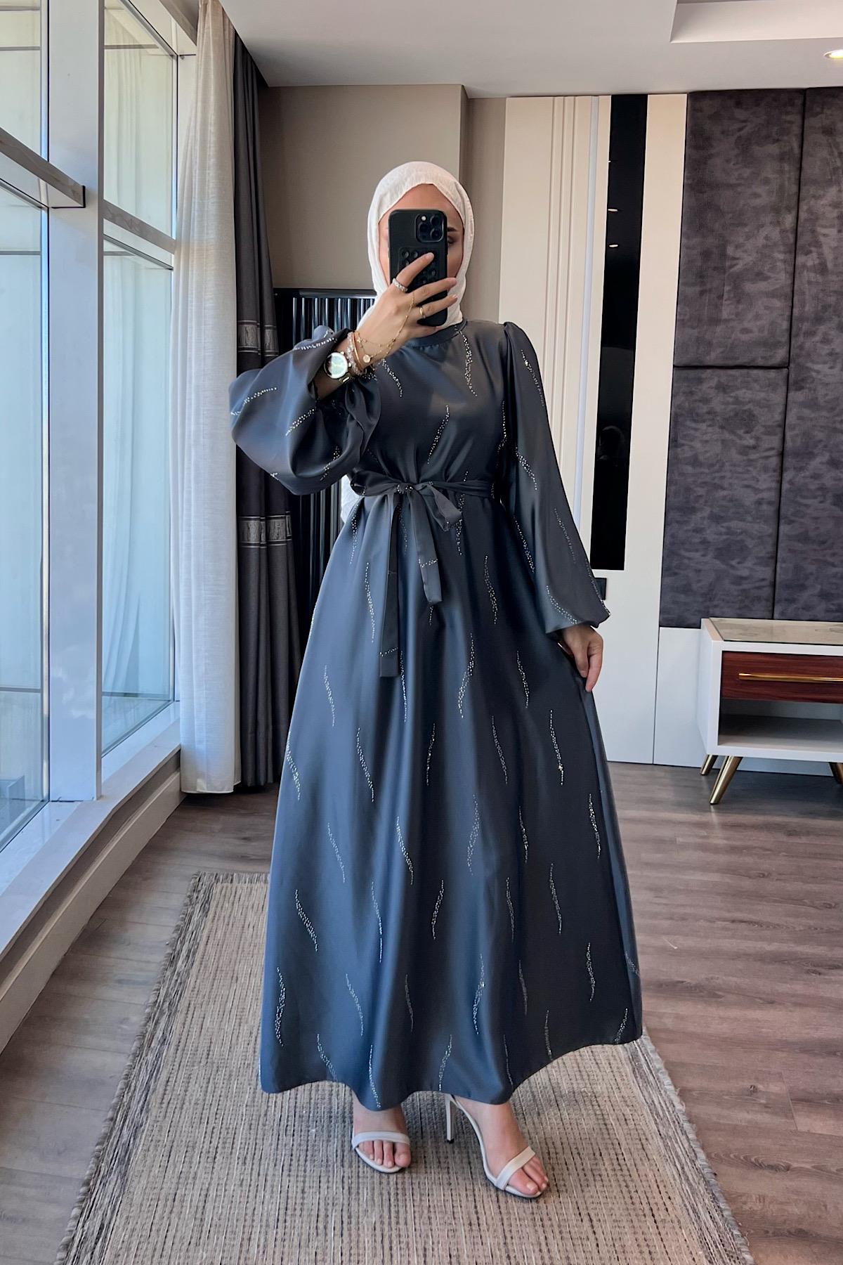 Üzeri Taş Detay Saten Elbise Gri