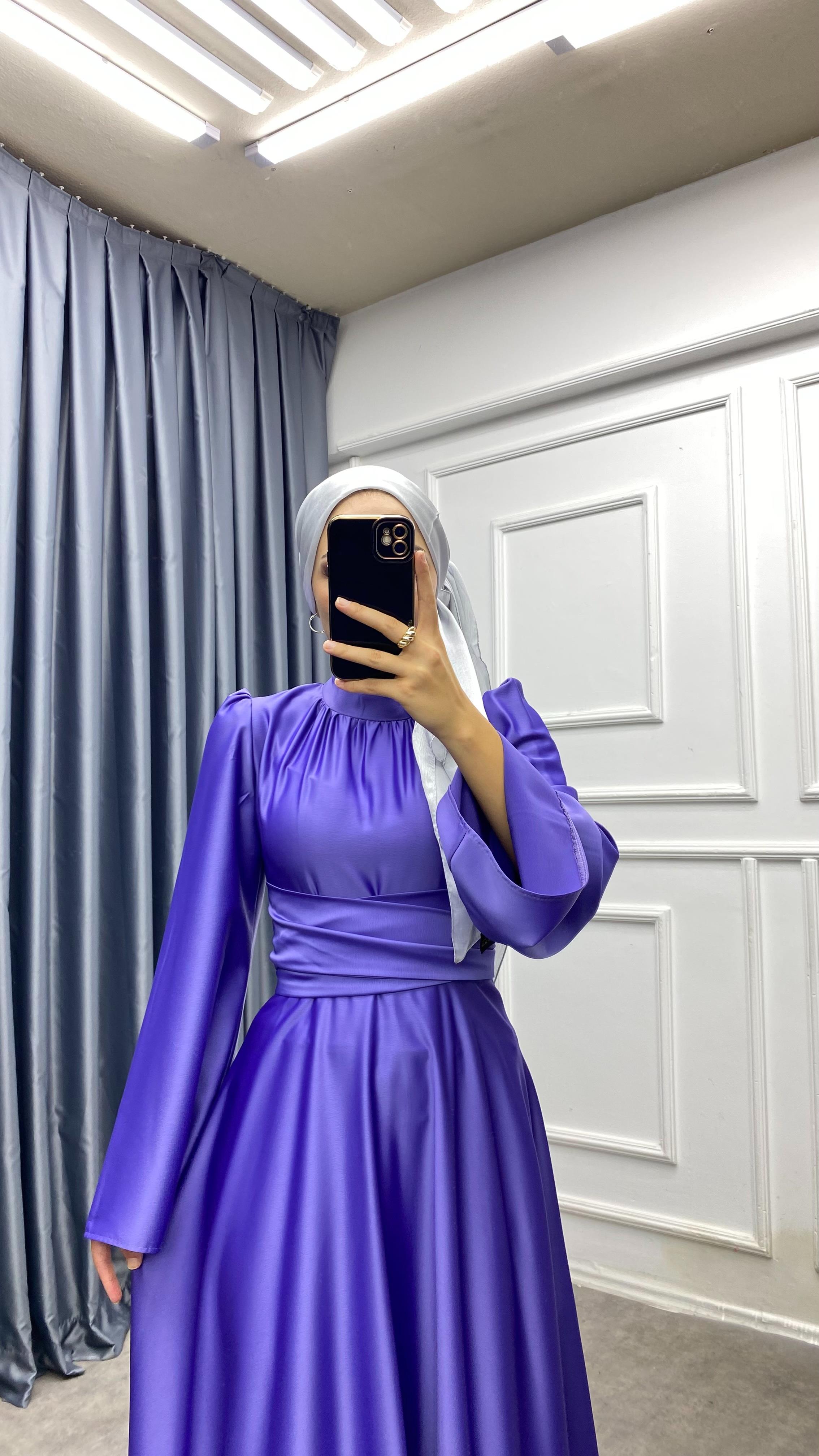 Bel Bağlamalı Saten Elbise 