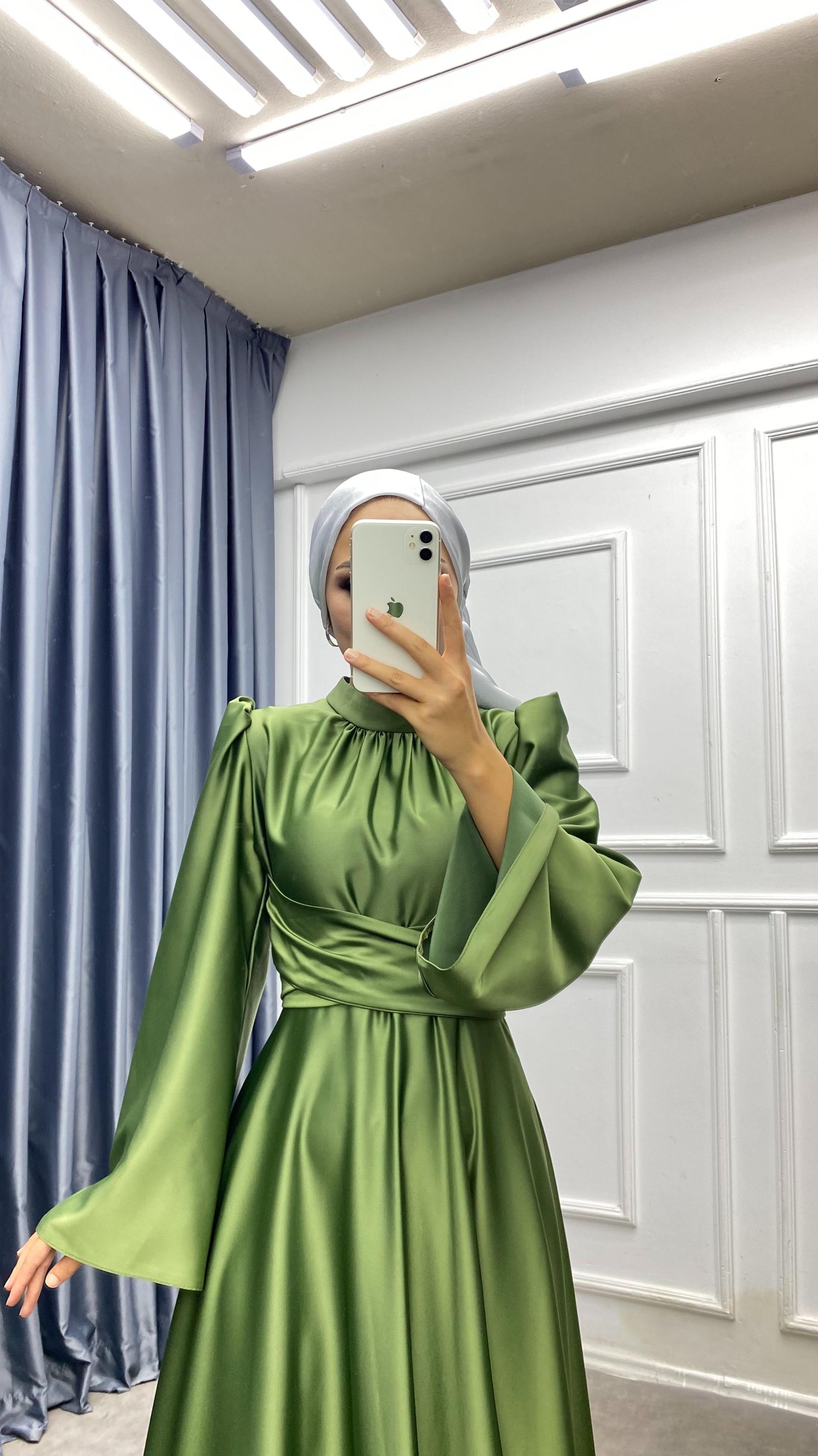 Bel Bağlamalı Saten Elbise Yeşil