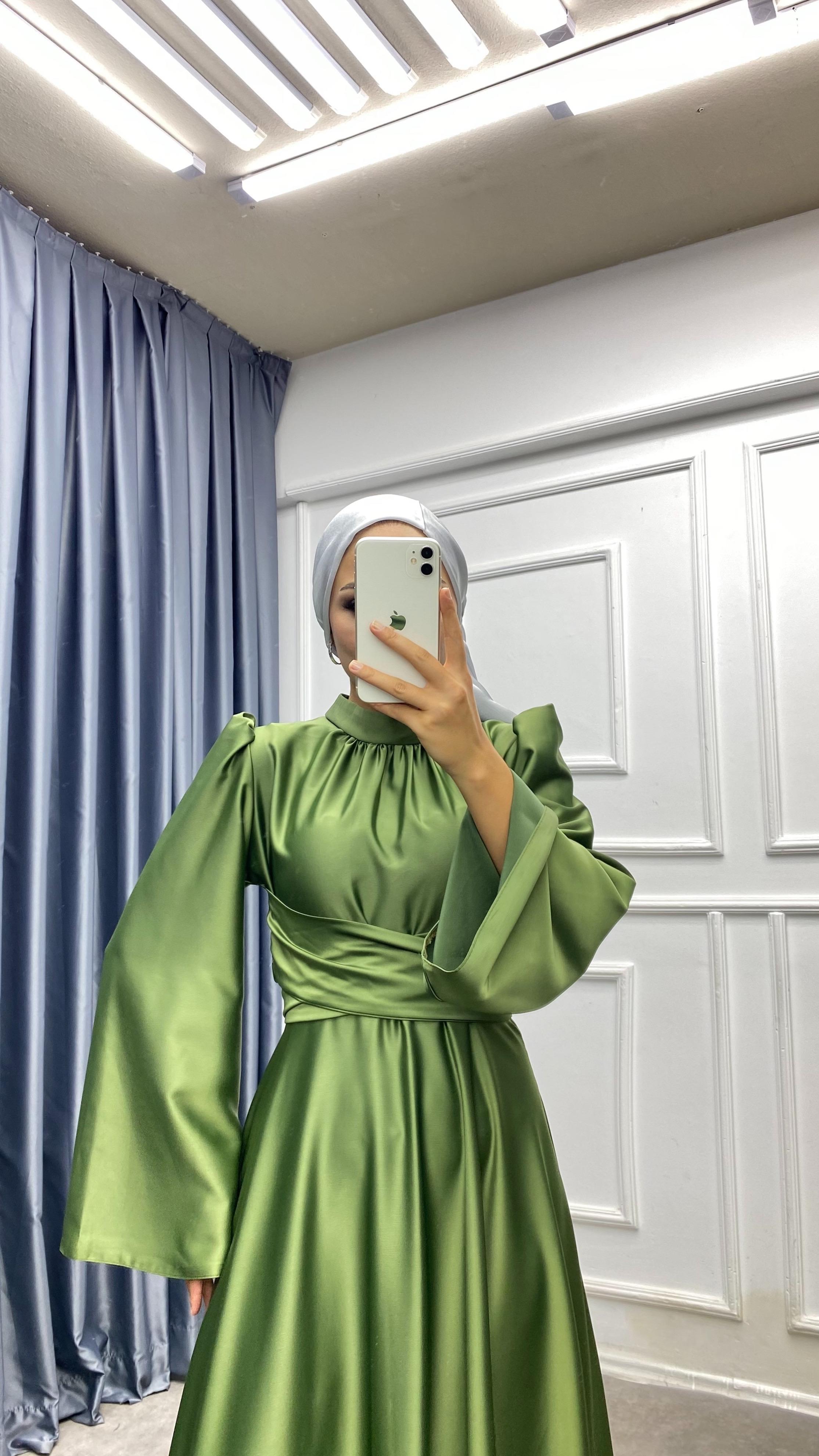 Bel Bağlamalı Saten Elbise Yeşil