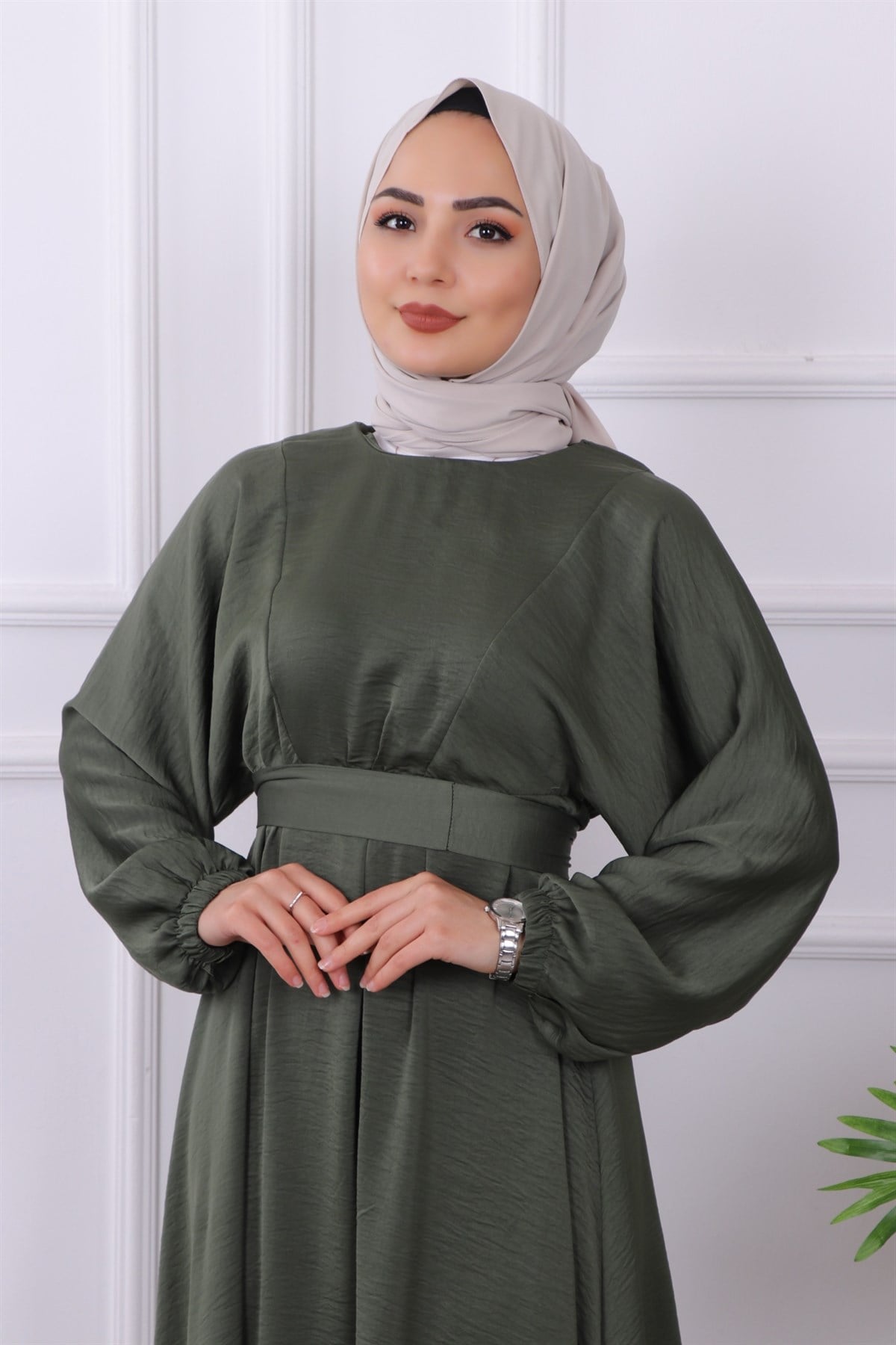 Beli Lastikli Saten Elbise Haki Yeşili