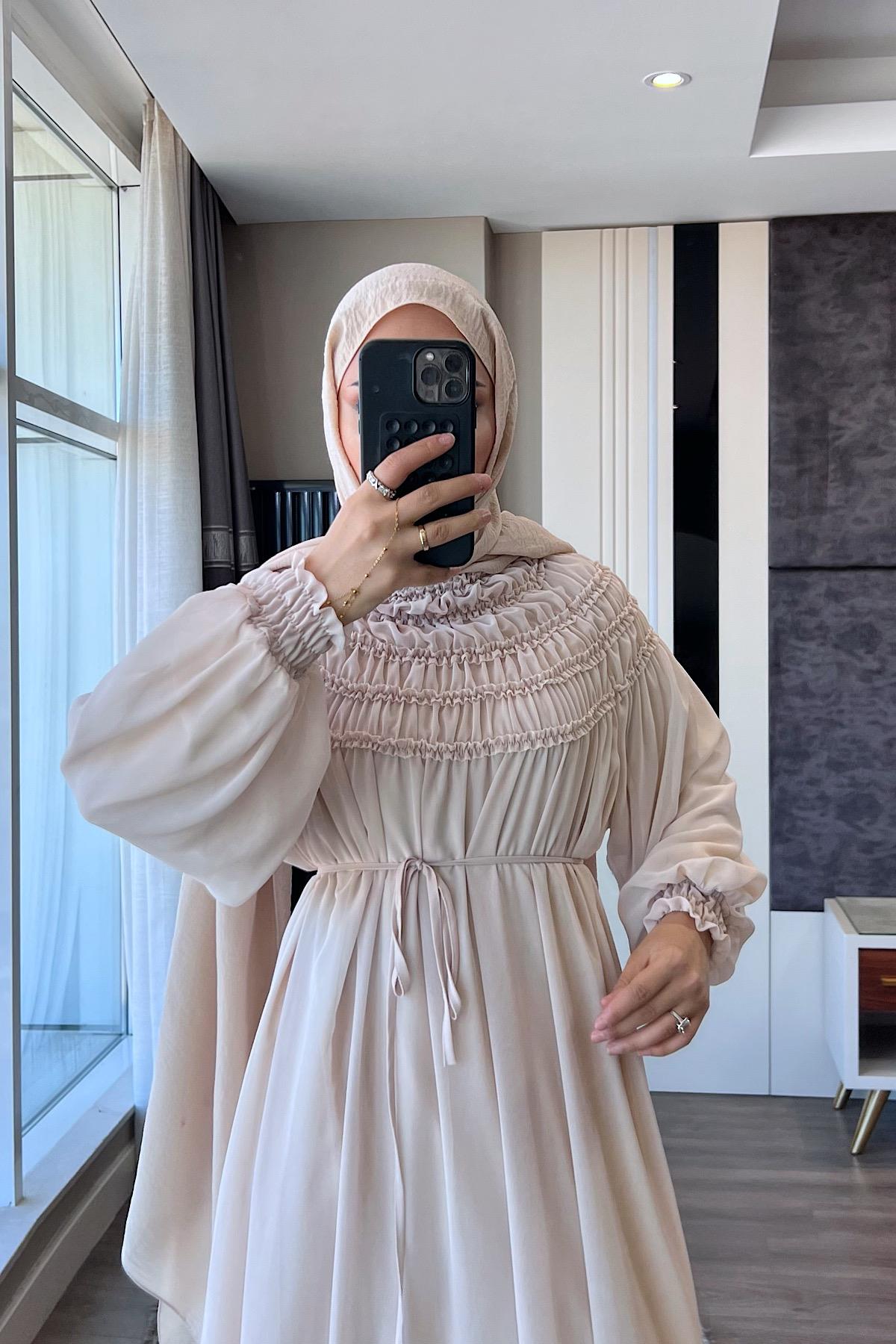 Yakası Ve Kolu Lastikli Şifon Elbise Bej