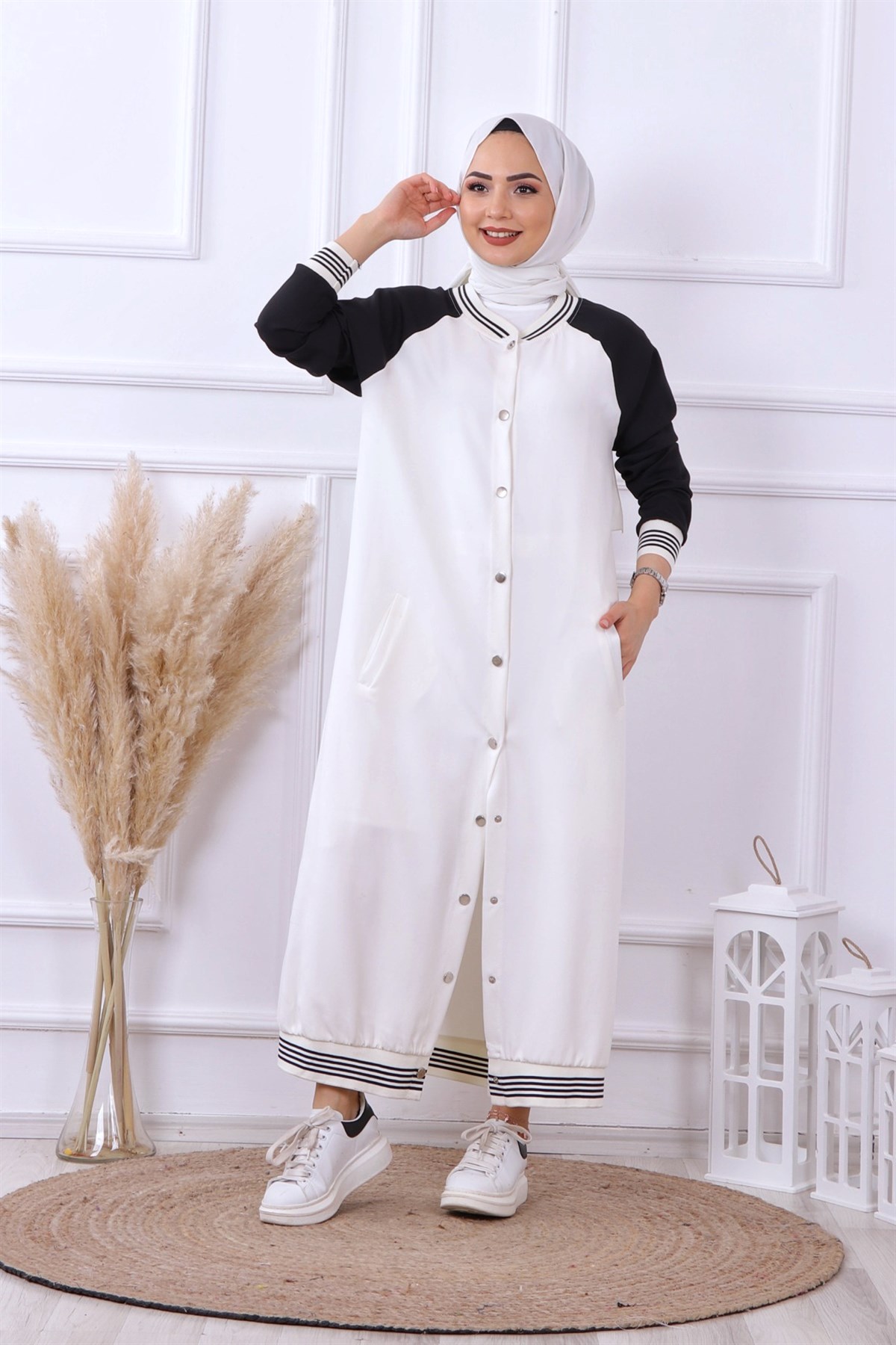 Çıt Çıt Model Ekru Kolları Siyah Hırka