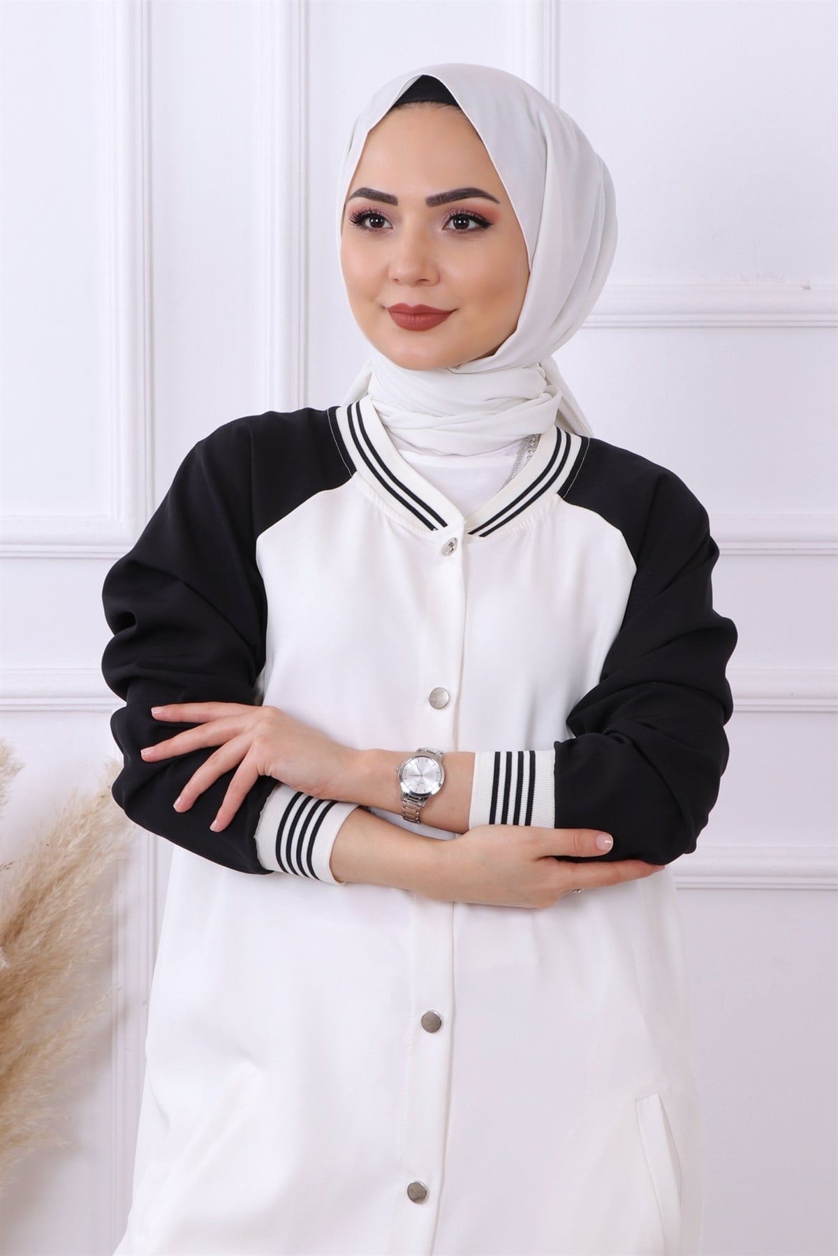 Çıt Çıt Model Ekru Kolları Siyah Hırka
