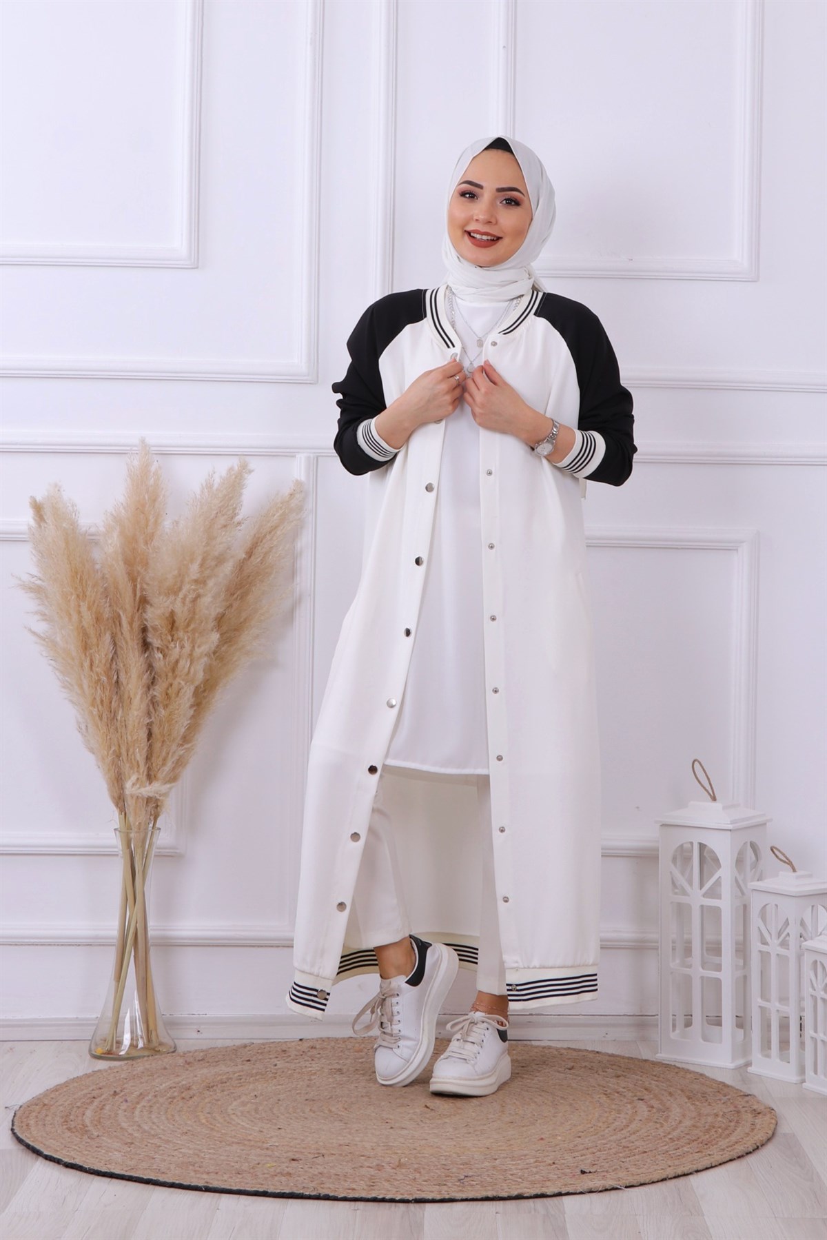 Çıt Çıt Model Ekru Kolları Siyah Hırka