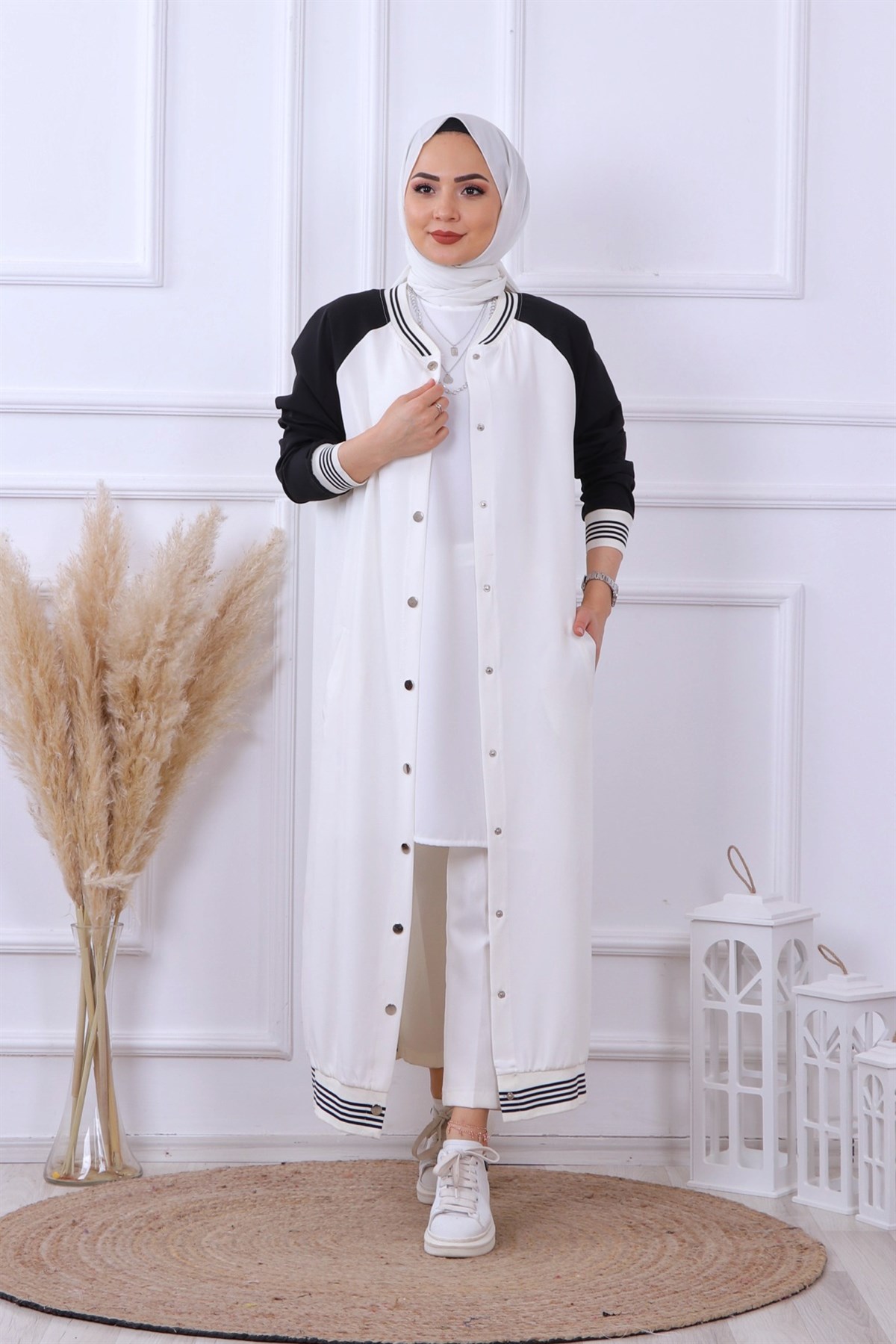 Çıt Çıt Model Ekru Kolları Siyah Hırka