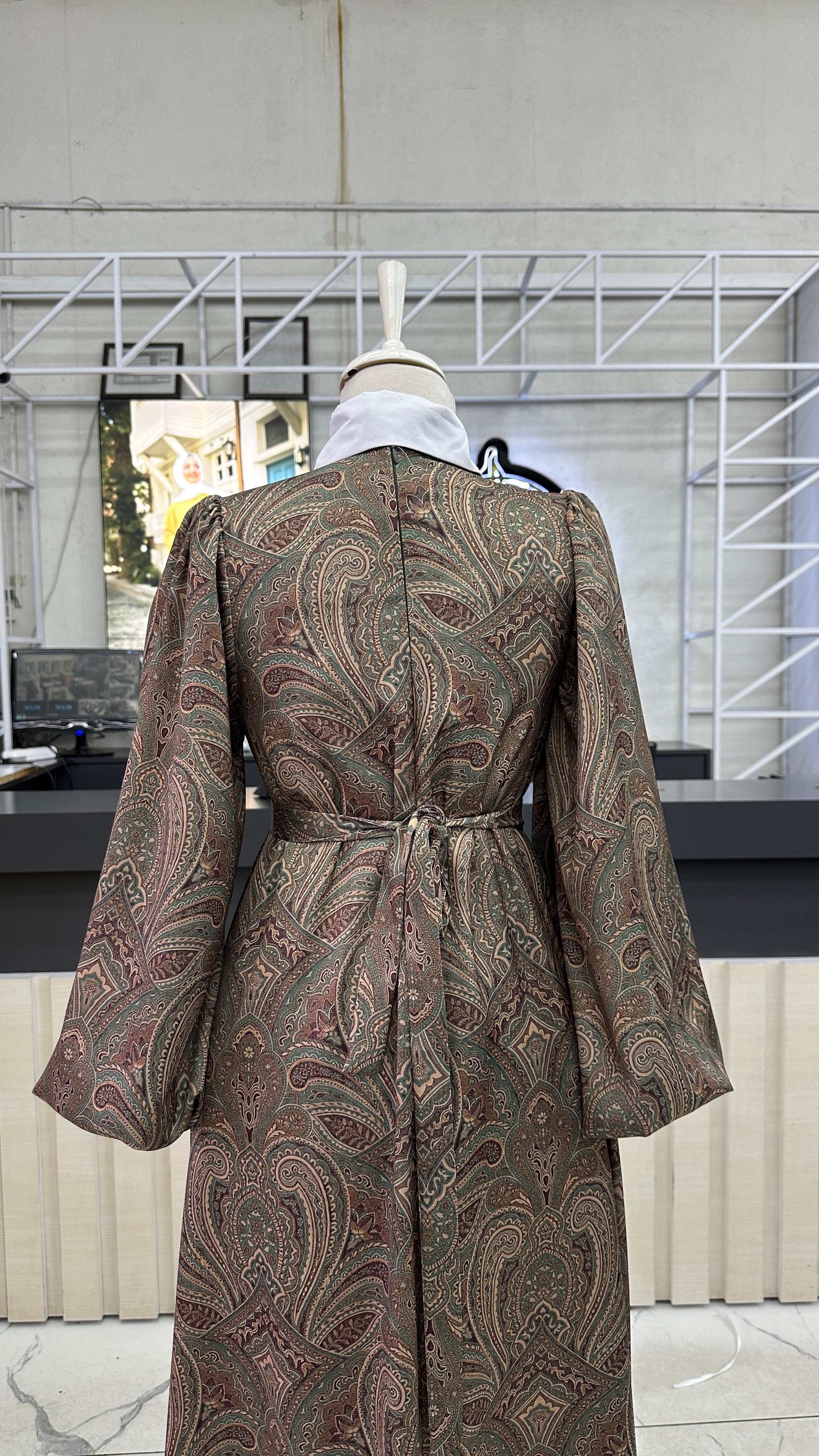 Şal Desen Saten Elbise Kahve-Yeşil