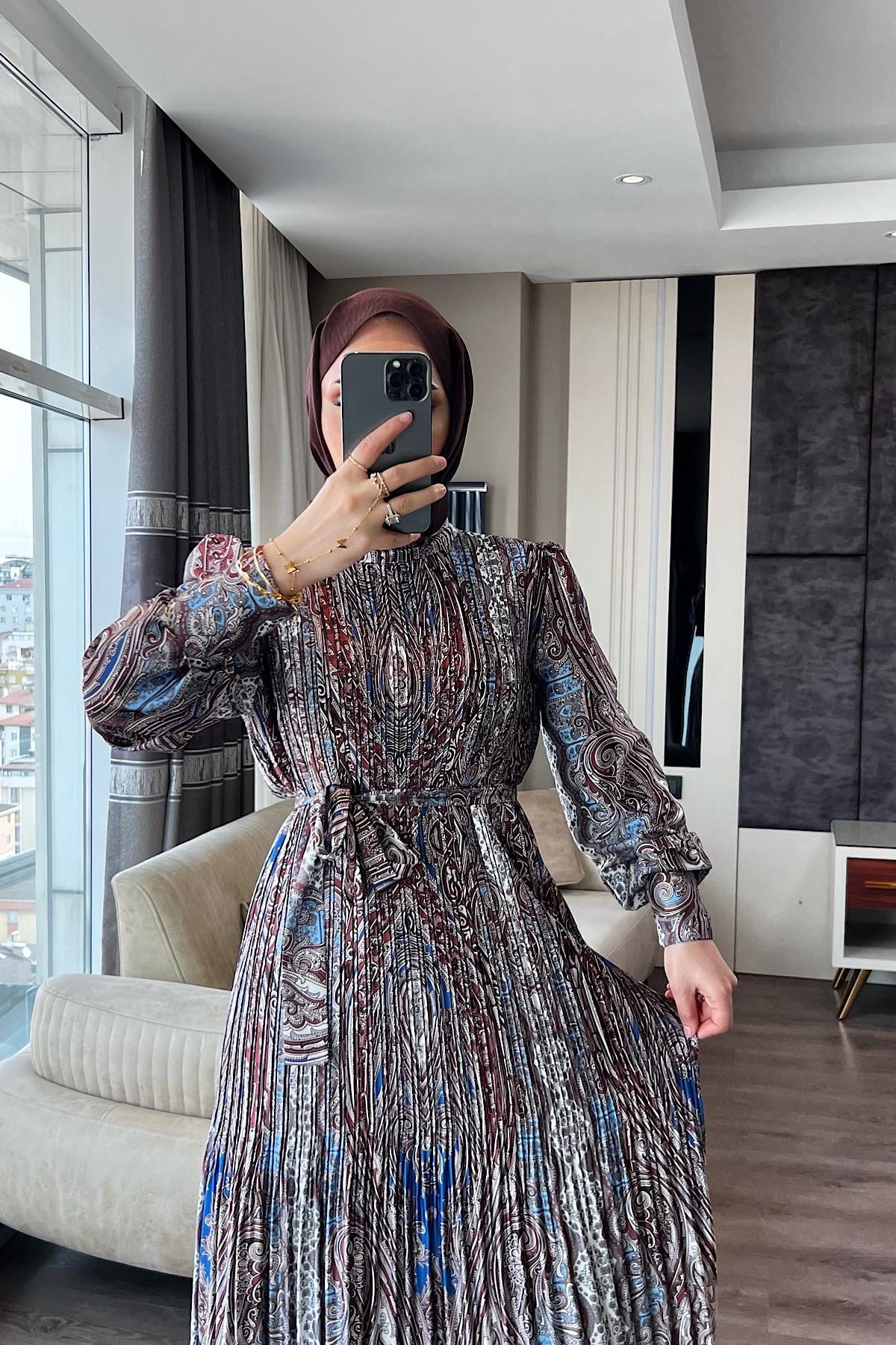 Dijital Baskılı Pileli Saten Elbise Kahve-Mavi