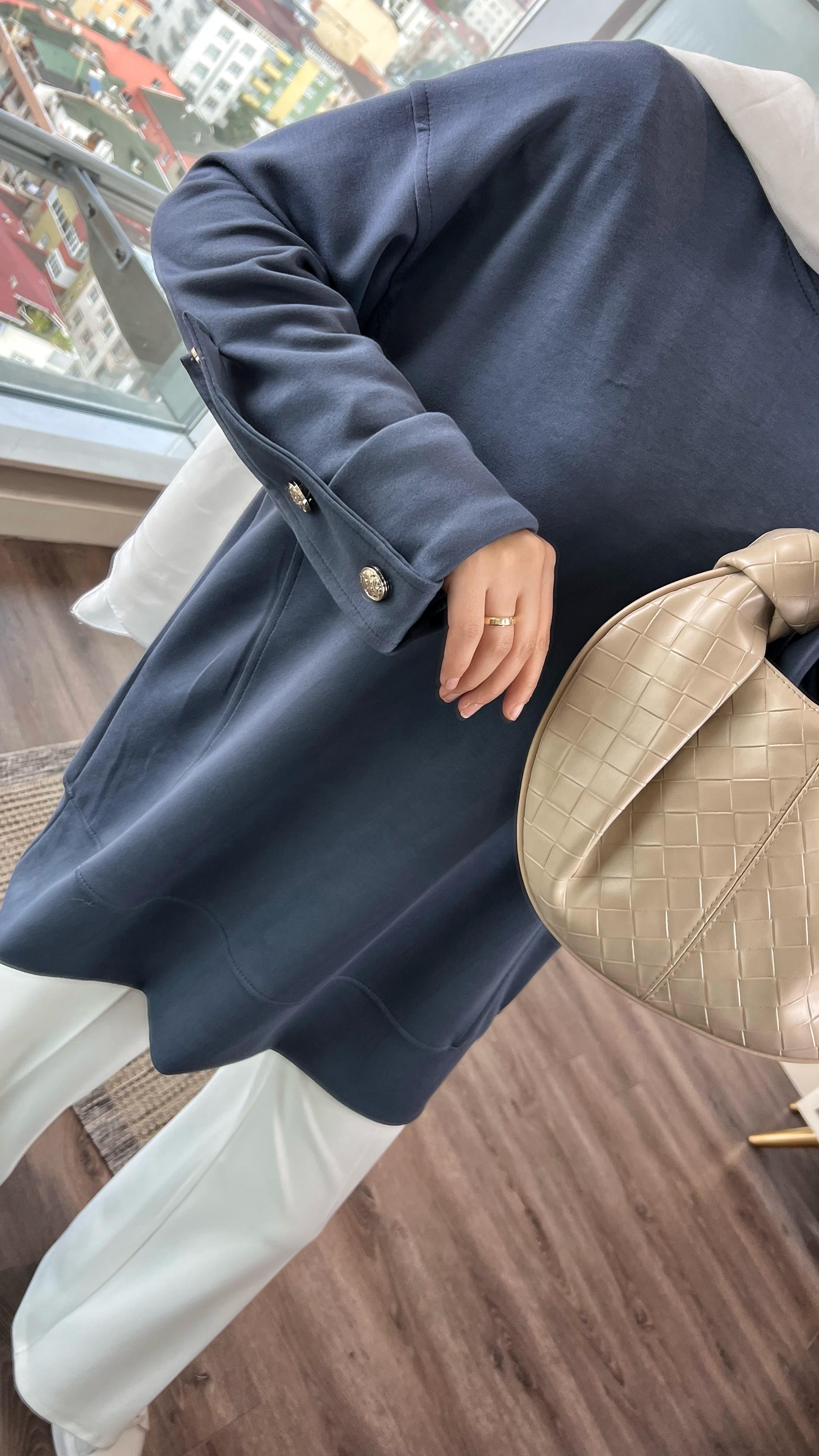 Kolu Düğme Detaylı Sweat