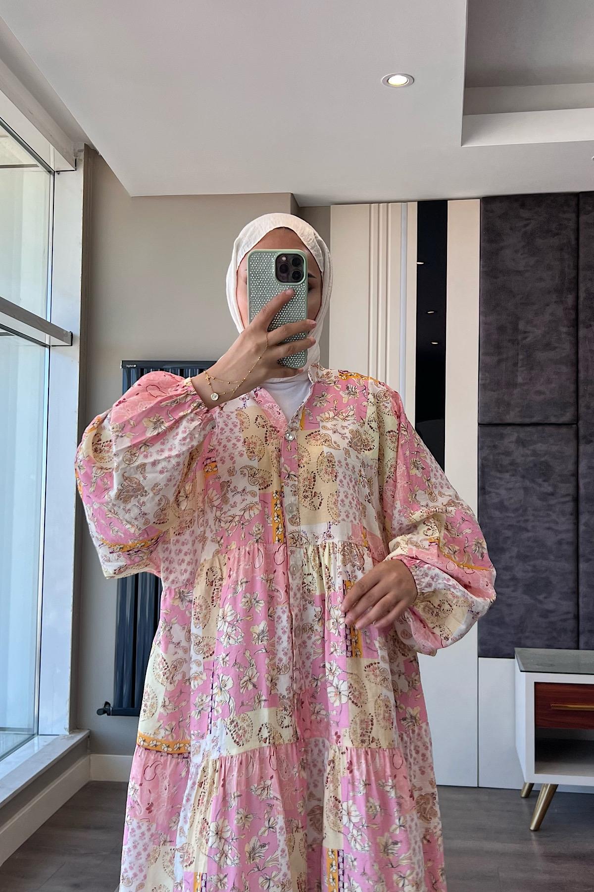 Yarım Patlı Desenli Elbise Pembe Çiçekli 