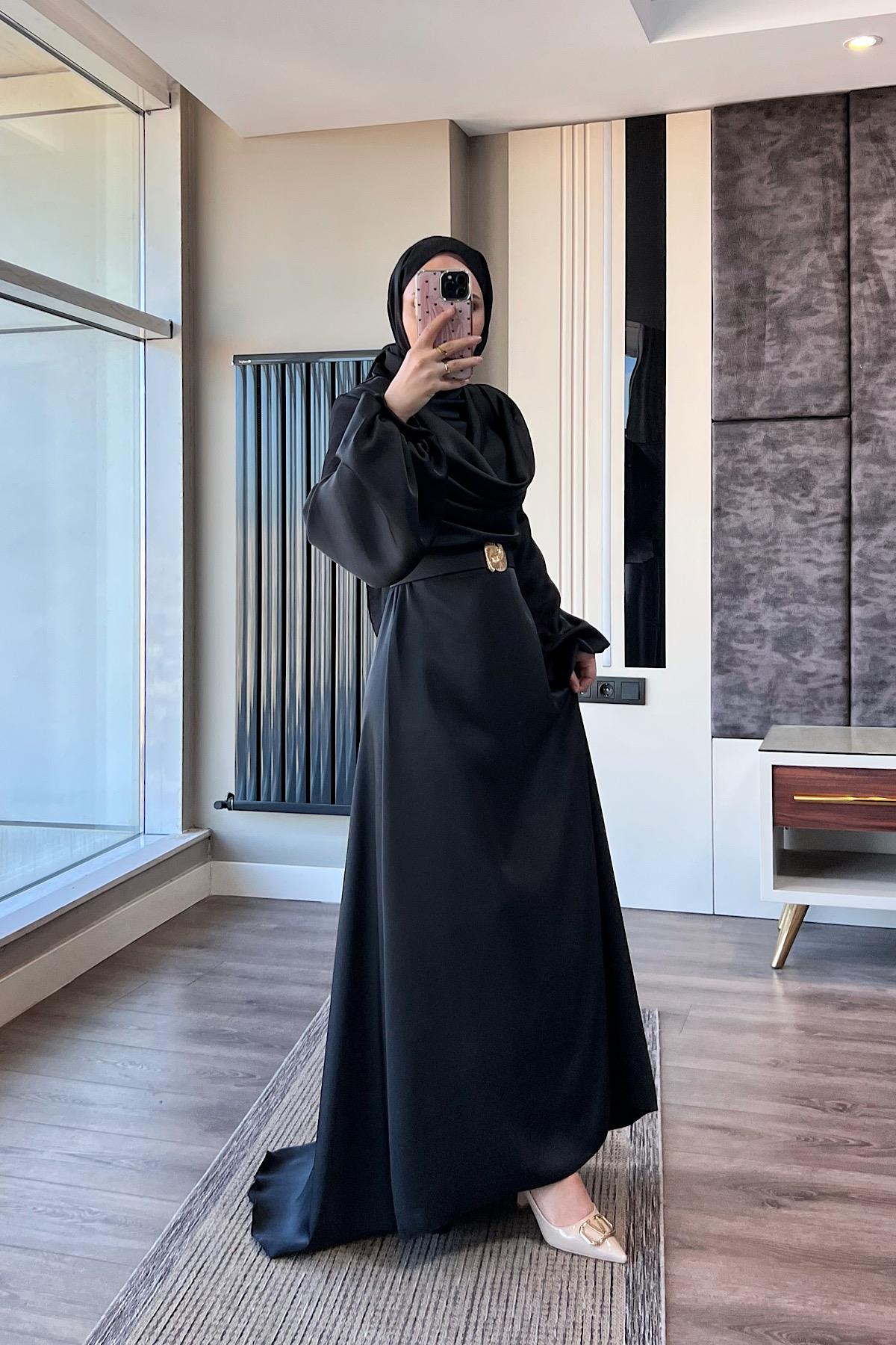 Kemerli Kuyruklu Saten Elbise Siyah