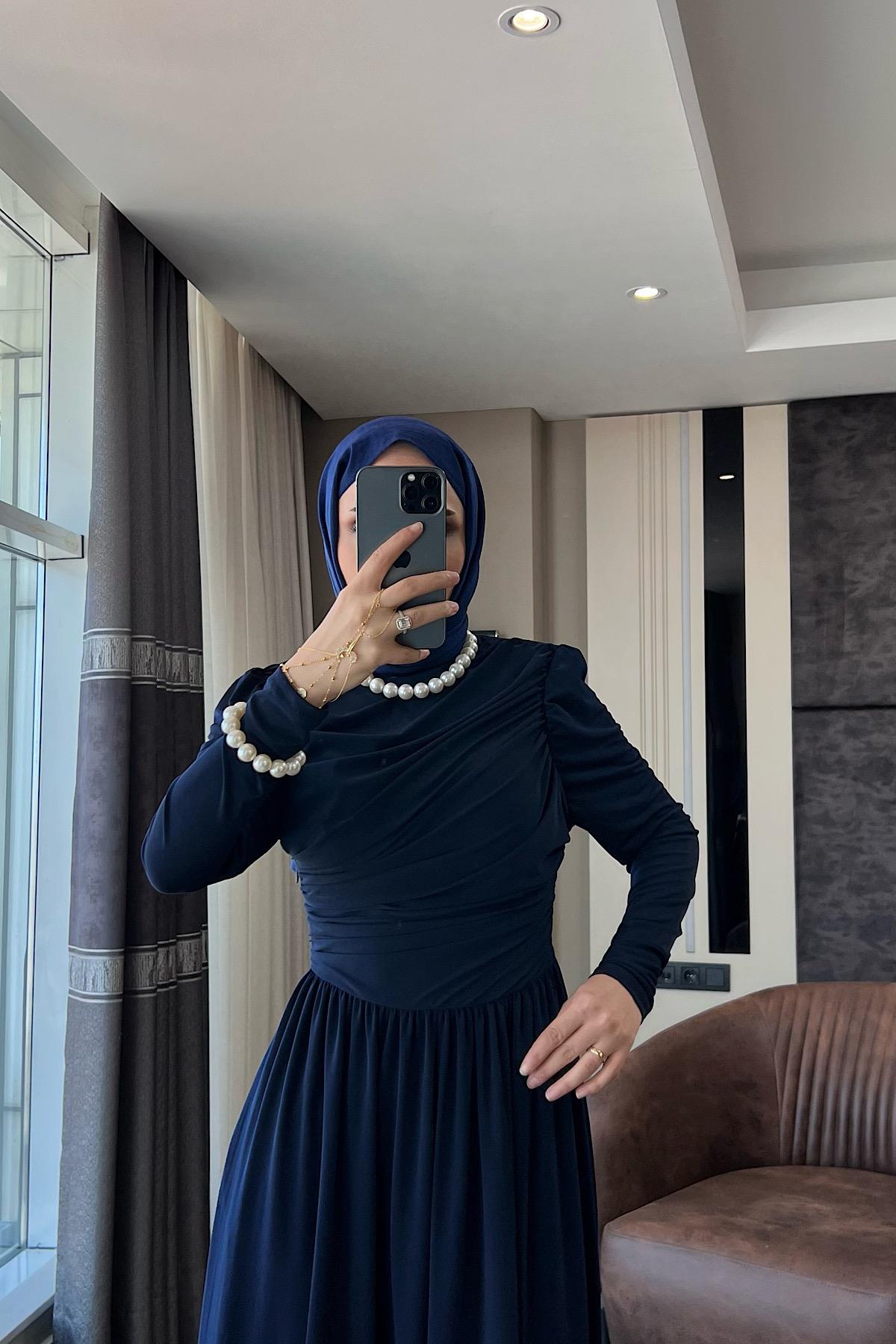 Cepli Göğüs Büzgü Detay Sandy Elbise Lacivert